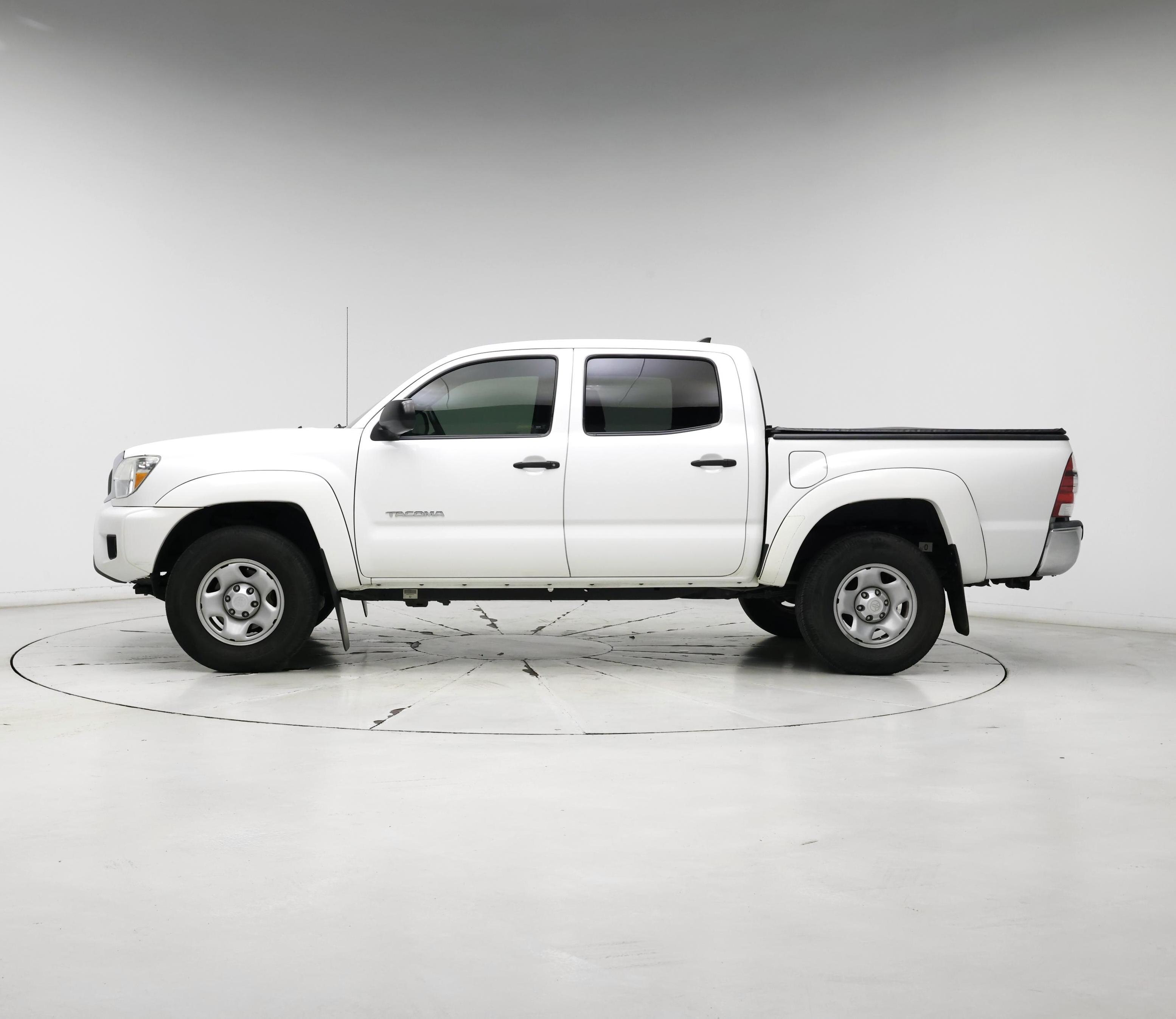 Thumbnail: 2015 Toyota Tacoma - 3