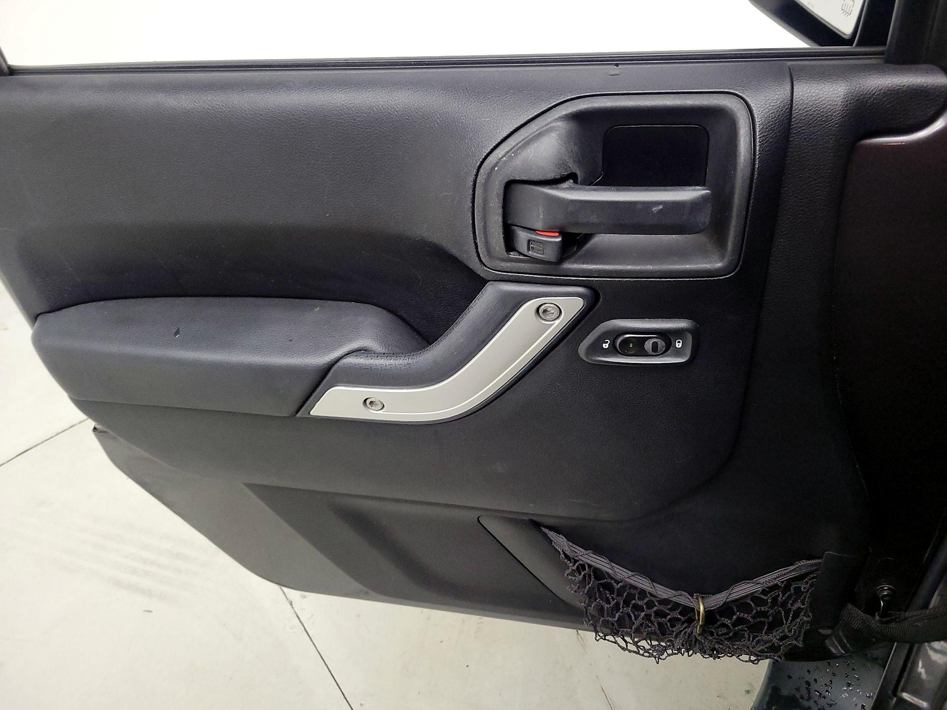 Thumbnail: 2014 Jeep Wrangler - 12
