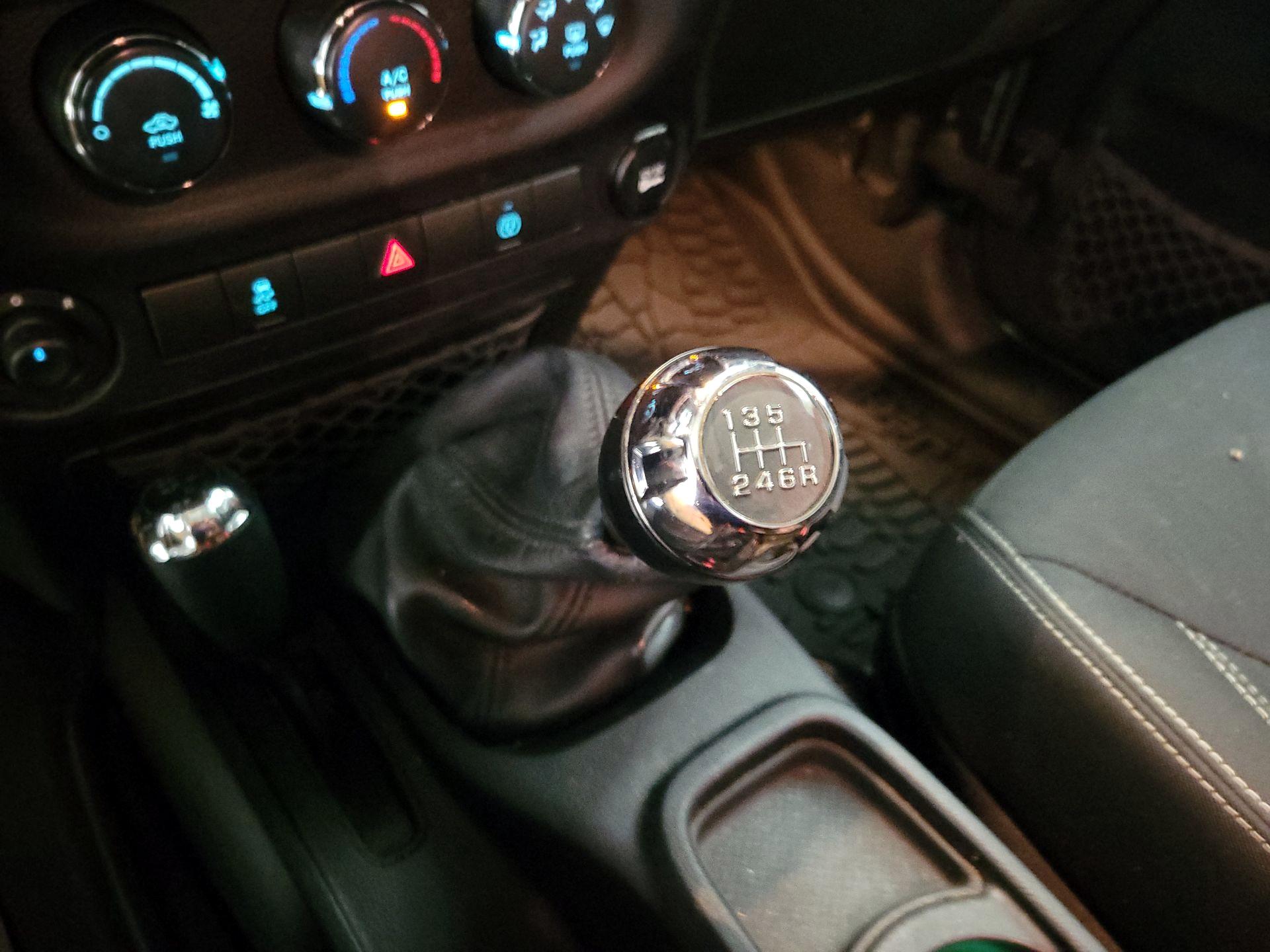 Thumbnail: 2014 Jeep Wrangler - 15