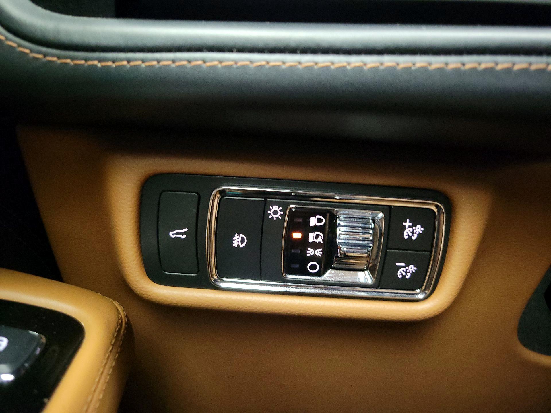 Thumbnail: 2020 Lincoln Aviator - 13
