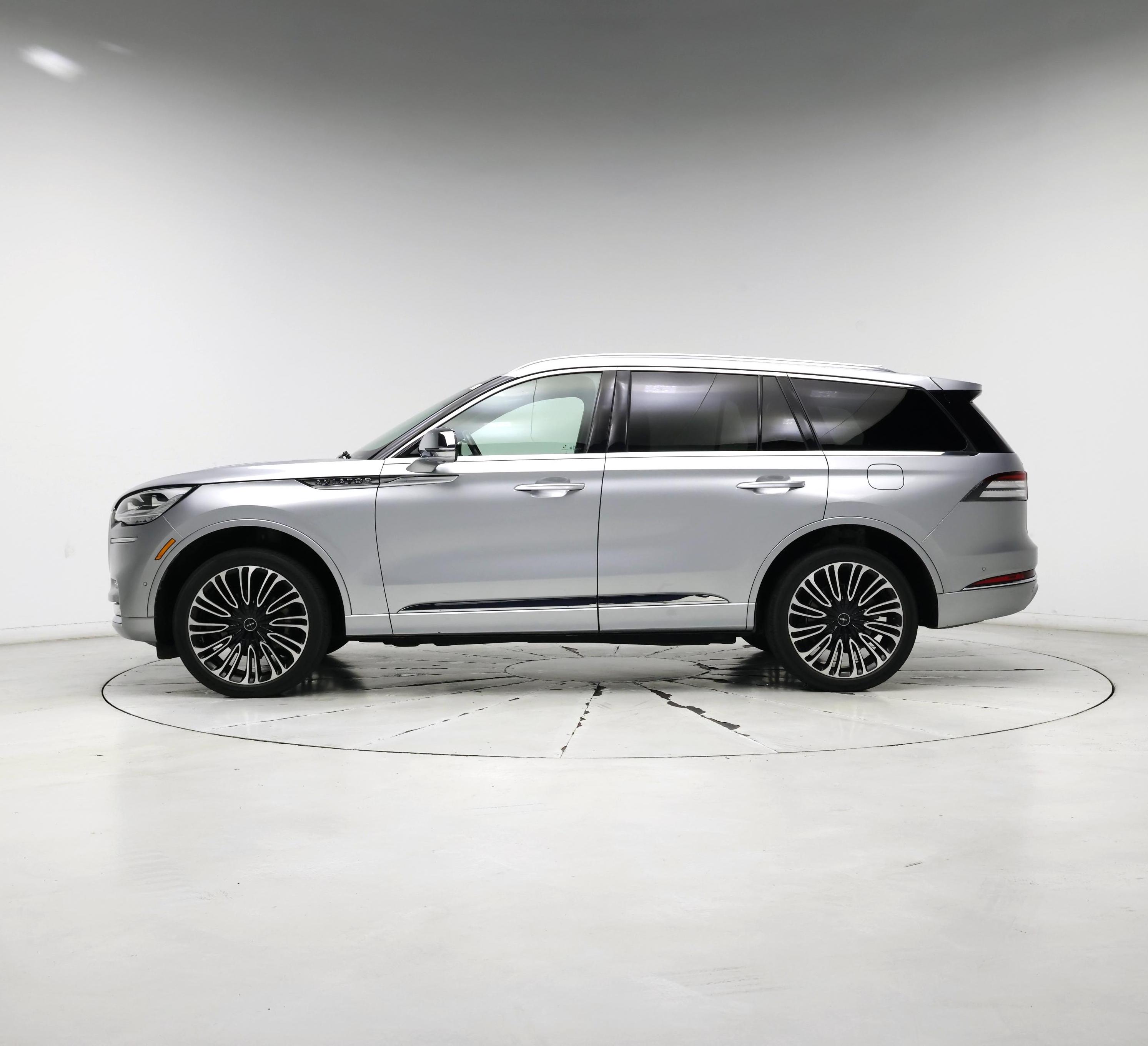 Thumbnail: 2020 Lincoln Aviator - 3