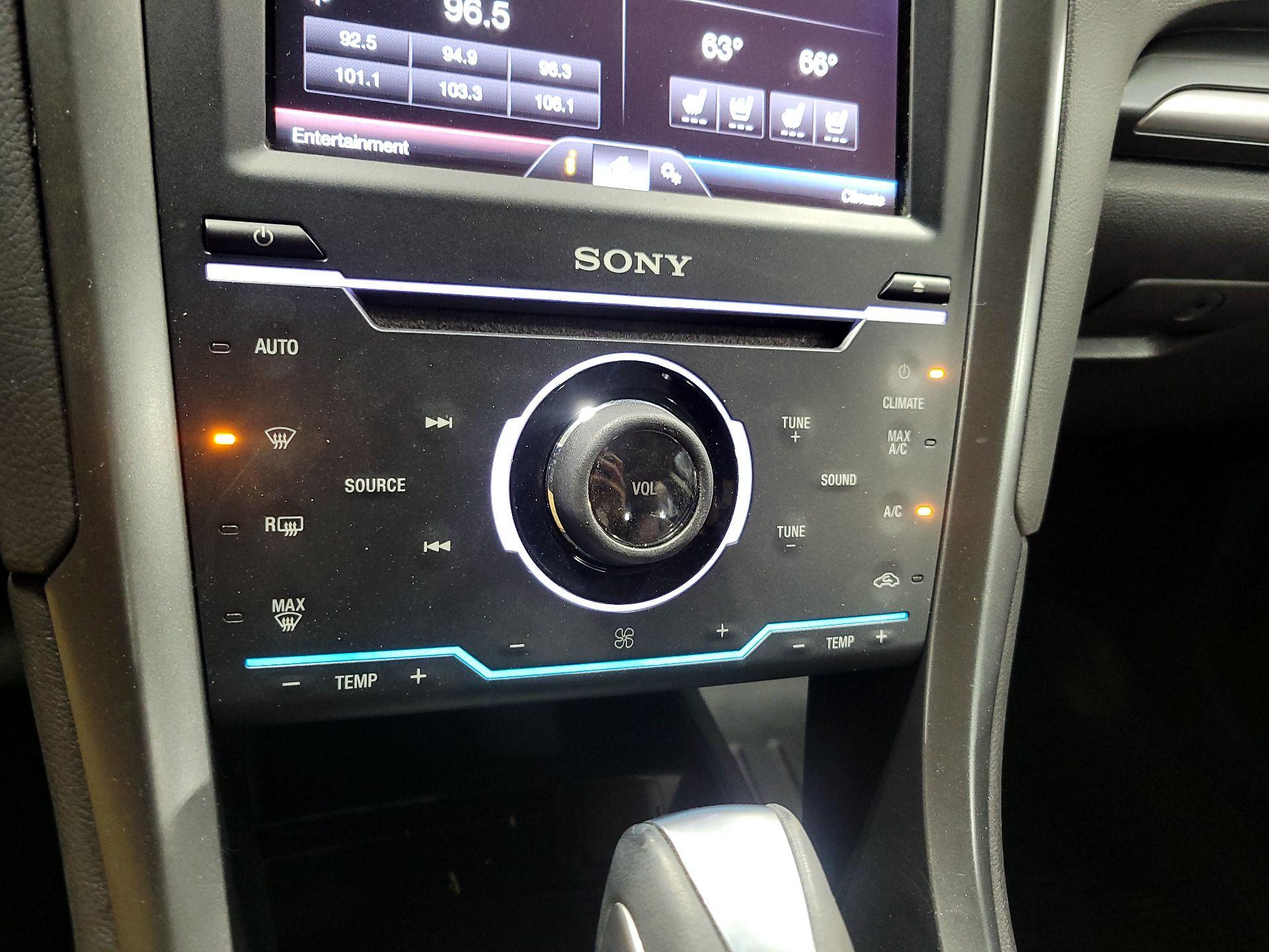 Thumbnail: 2015 Ford Fusion - 15