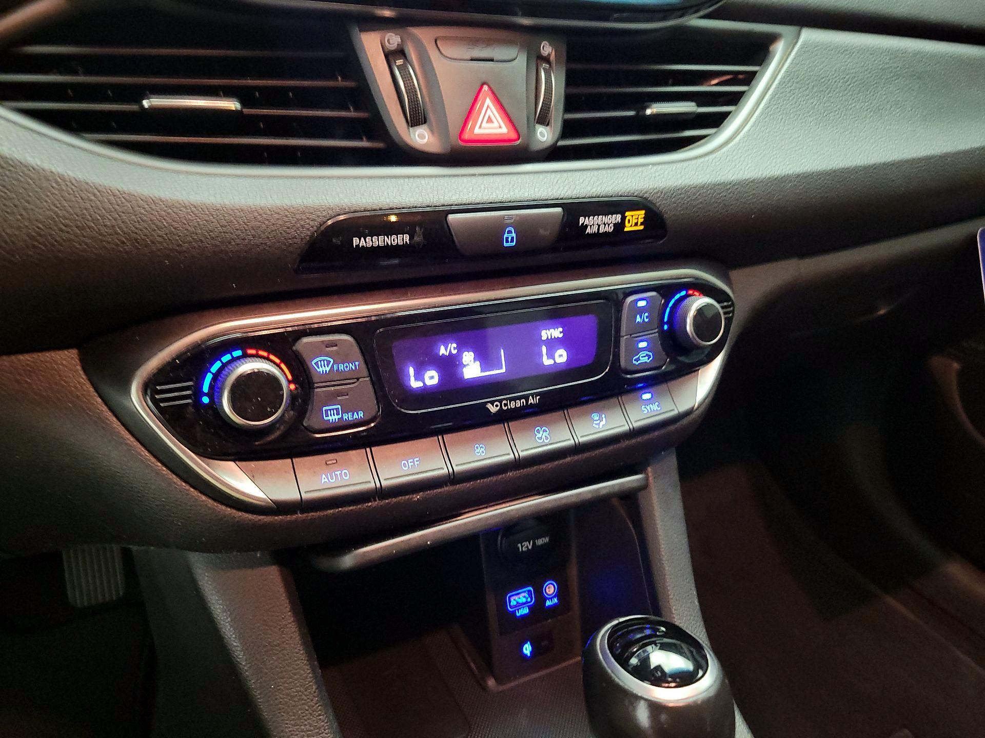 Thumbnail: 2018 Hyundai Elantra - 17