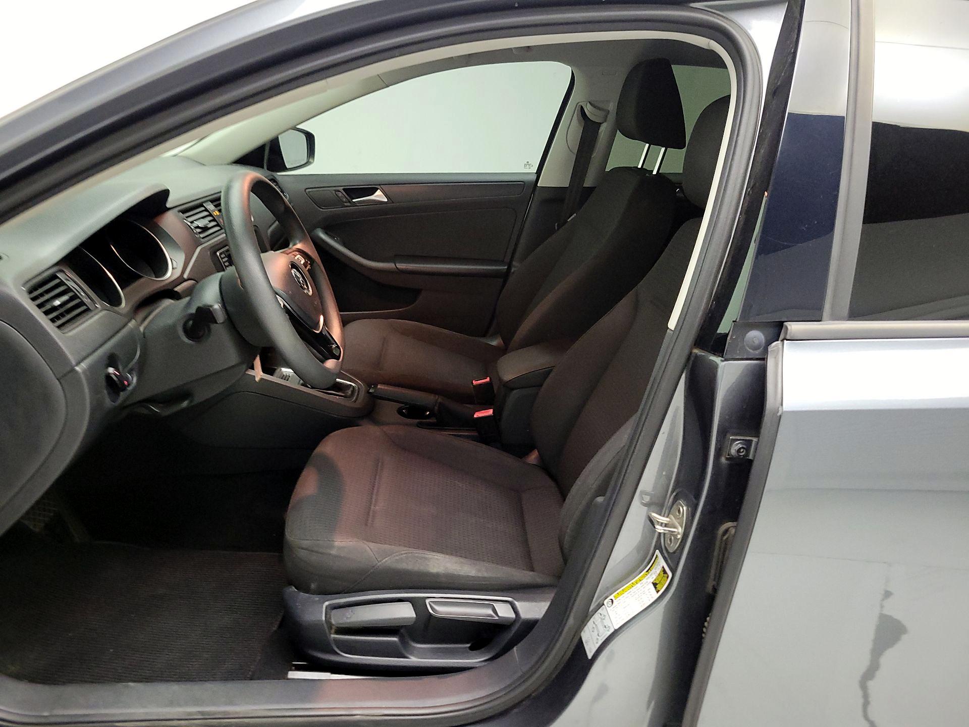 Thumbnail: 2016 Volkswagen Jetta - 11