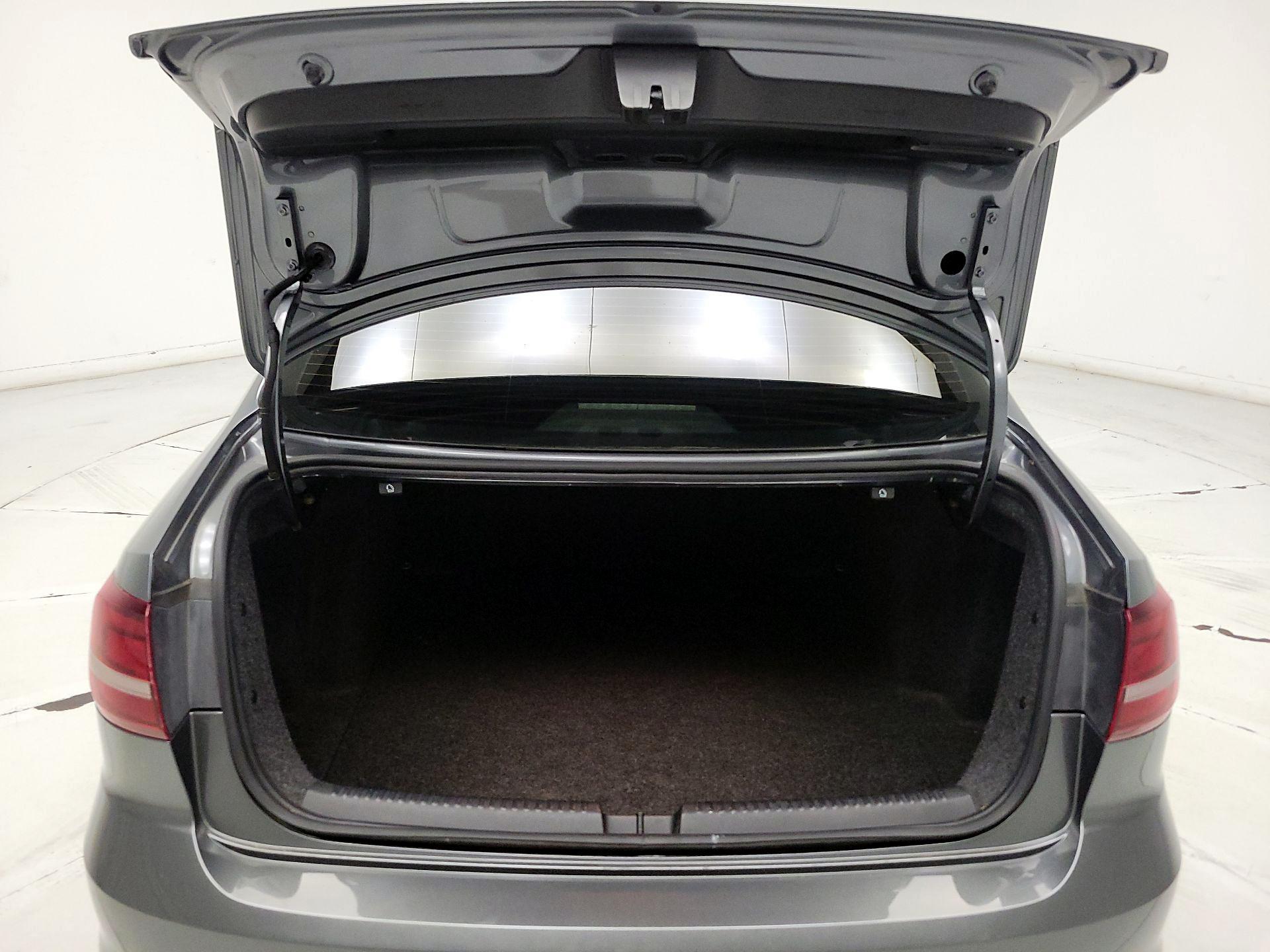 Thumbnail: 2016 Volkswagen Jetta - 19