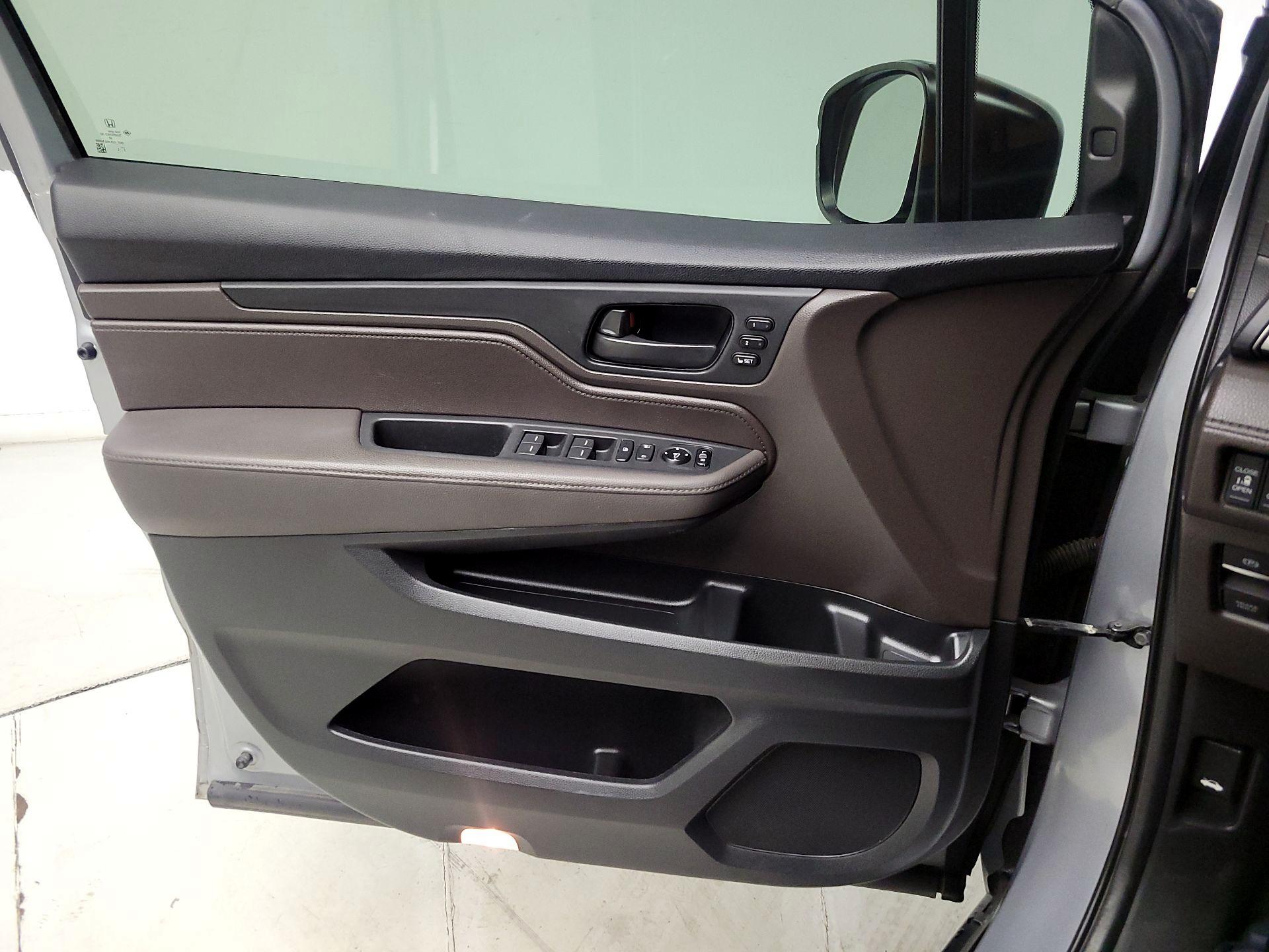Thumbnail: 2018 Honda Odyssey - 12
