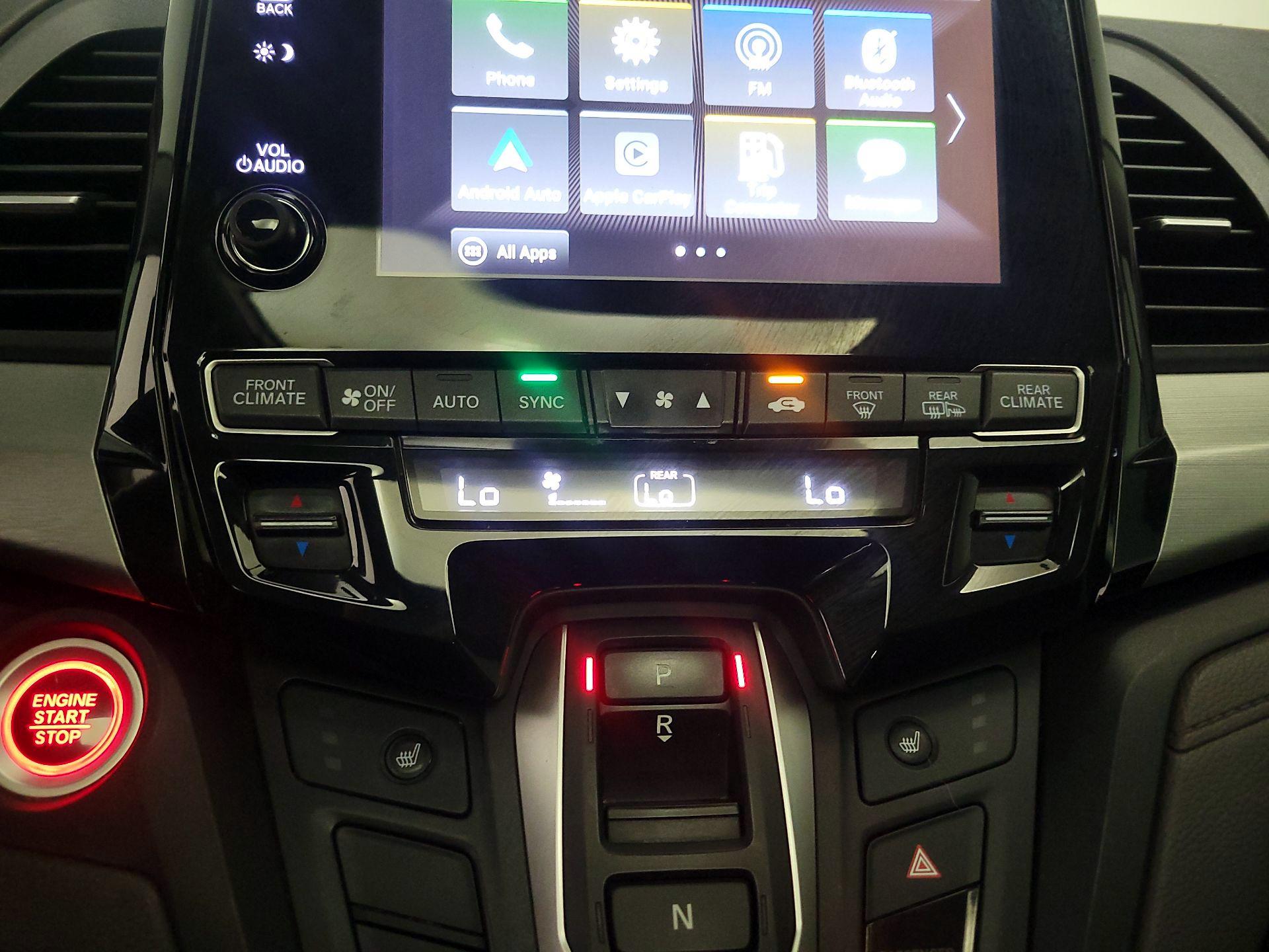 Thumbnail: 2018 Honda Odyssey - 16