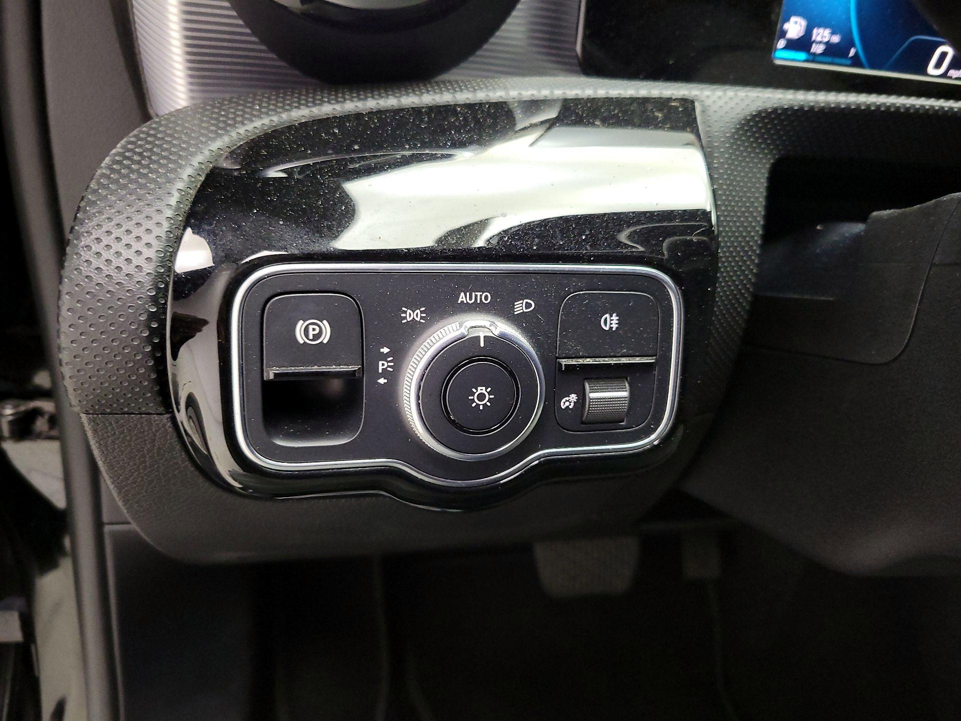 Thumbnail: 2020 Mercedes-Benz A-Class - 11