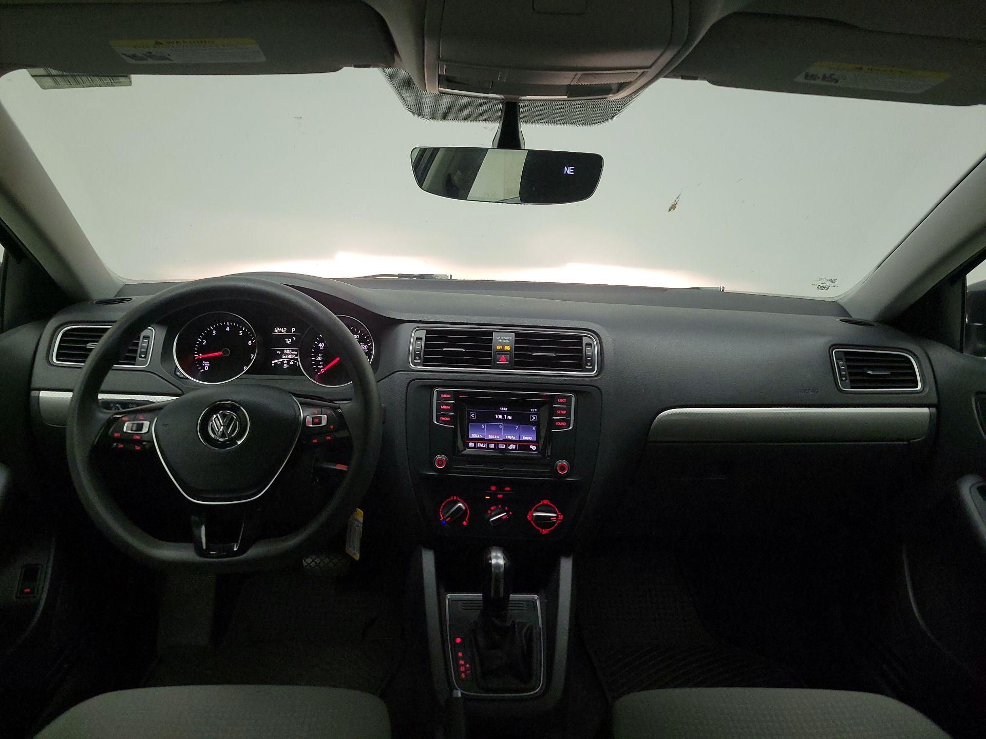 Thumbnail: 2017 Volkswagen Jetta - 9