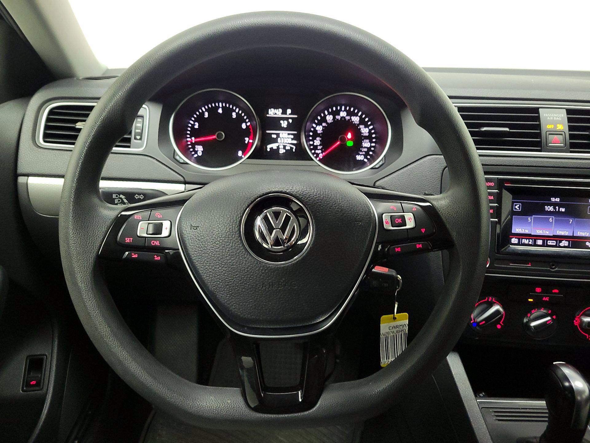 Thumbnail: 2017 Volkswagen Jetta - 10