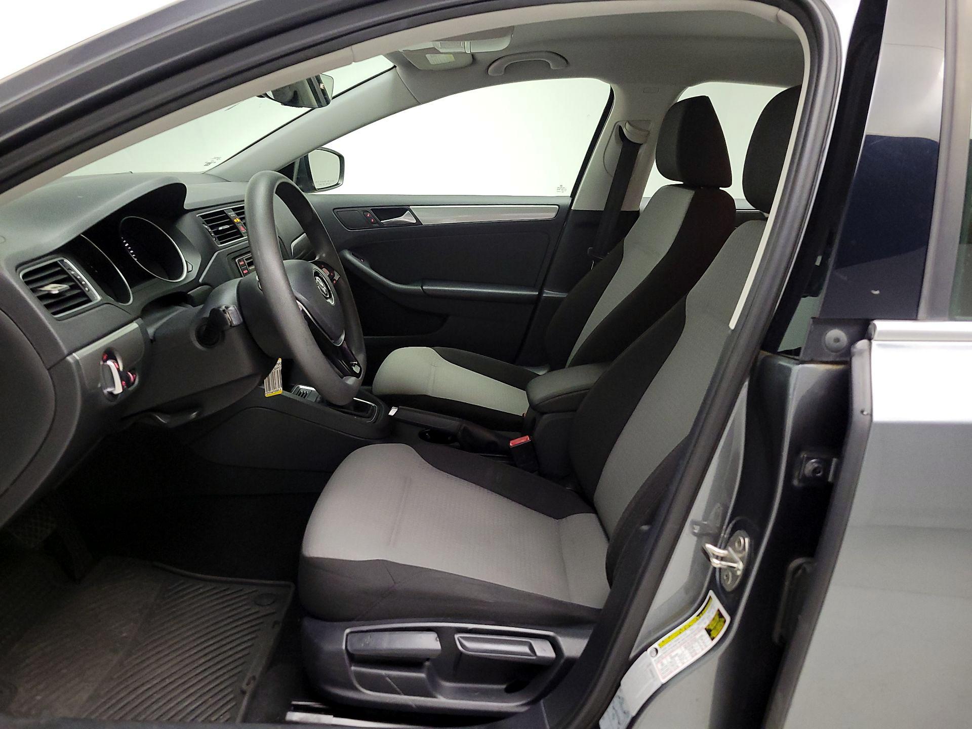 Thumbnail: 2017 Volkswagen Jetta - 11