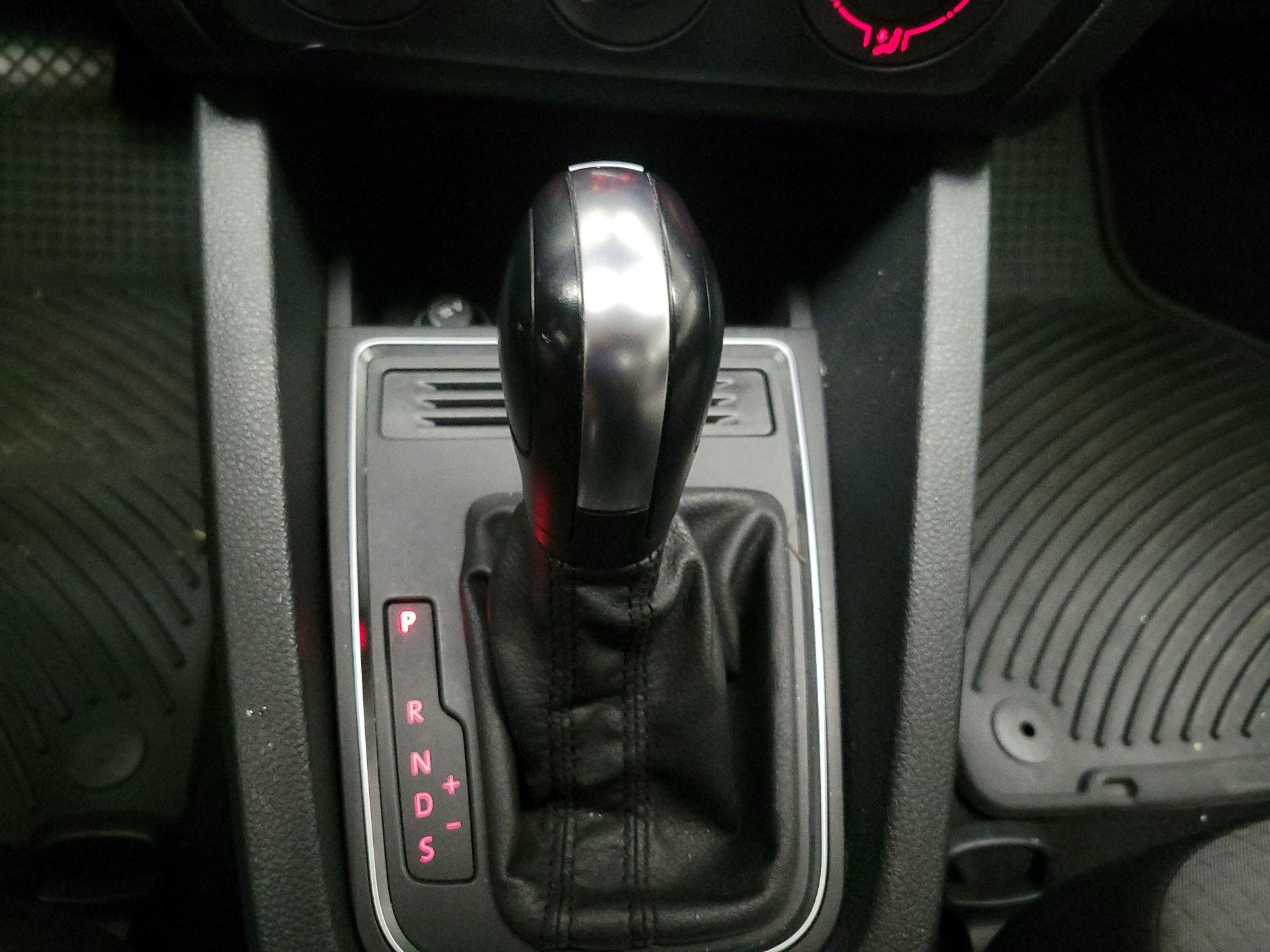 Thumbnail: 2017 Volkswagen Jetta - 17