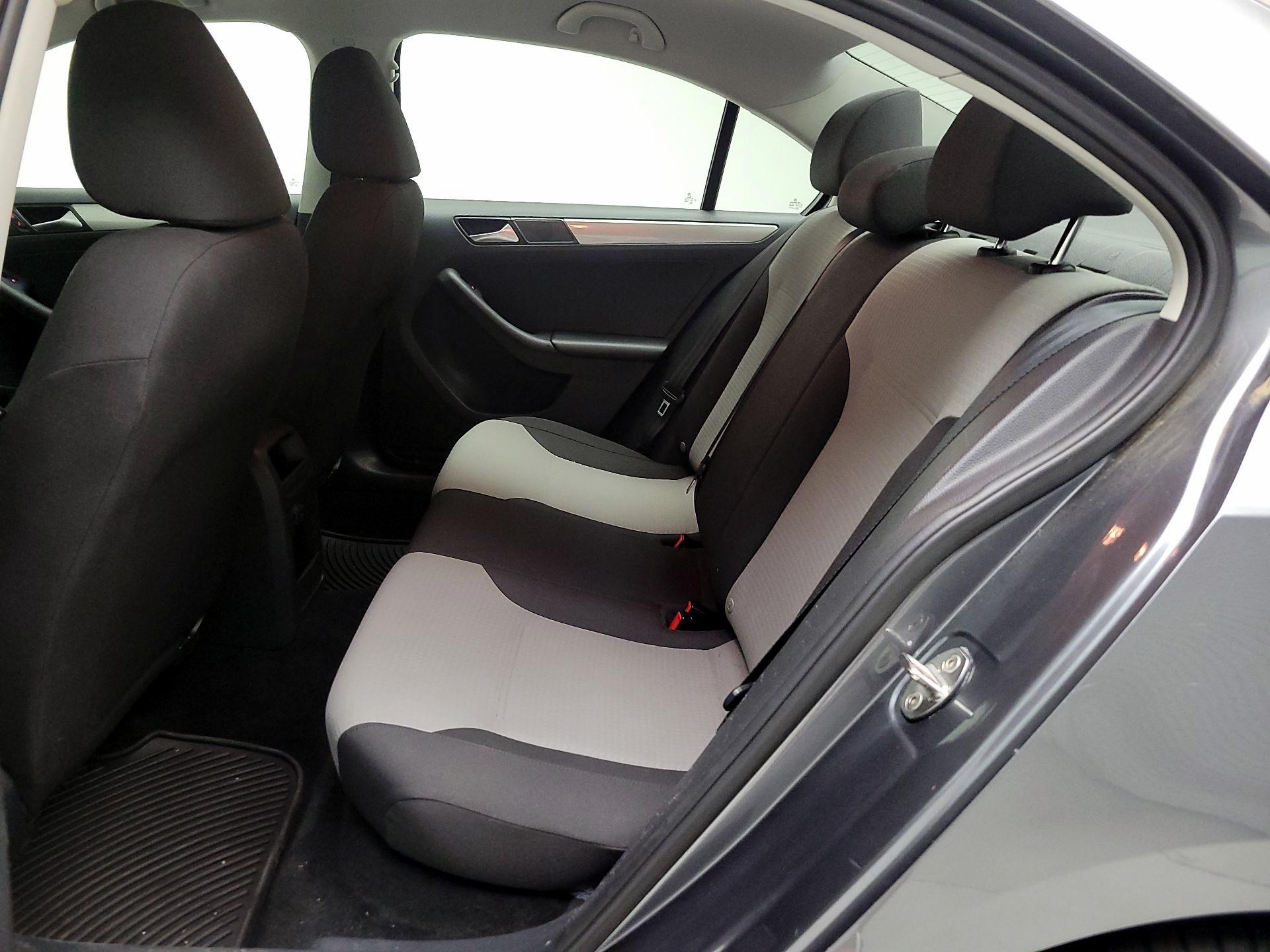 Thumbnail: 2017 Volkswagen Jetta - 19