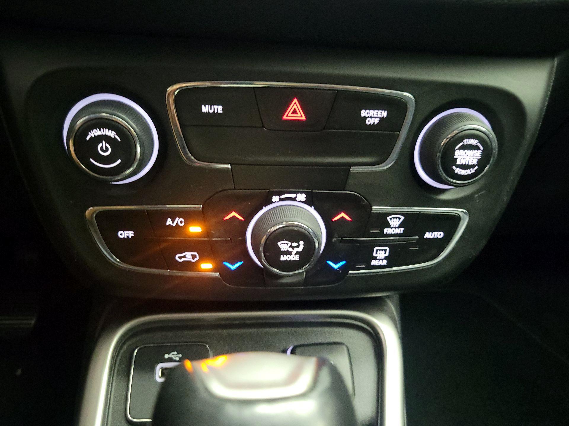 Thumbnail: 2018 Jeep Compass - 16