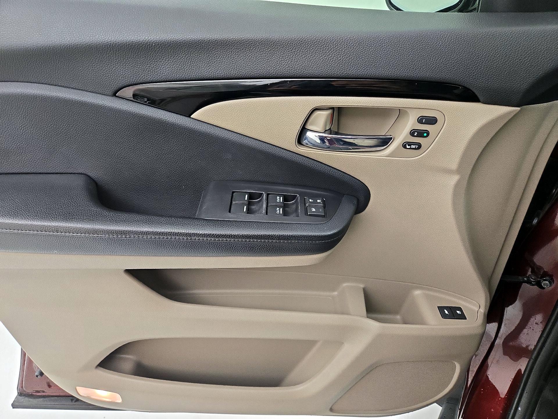 Thumbnail: 2019 Honda Pilot - 12