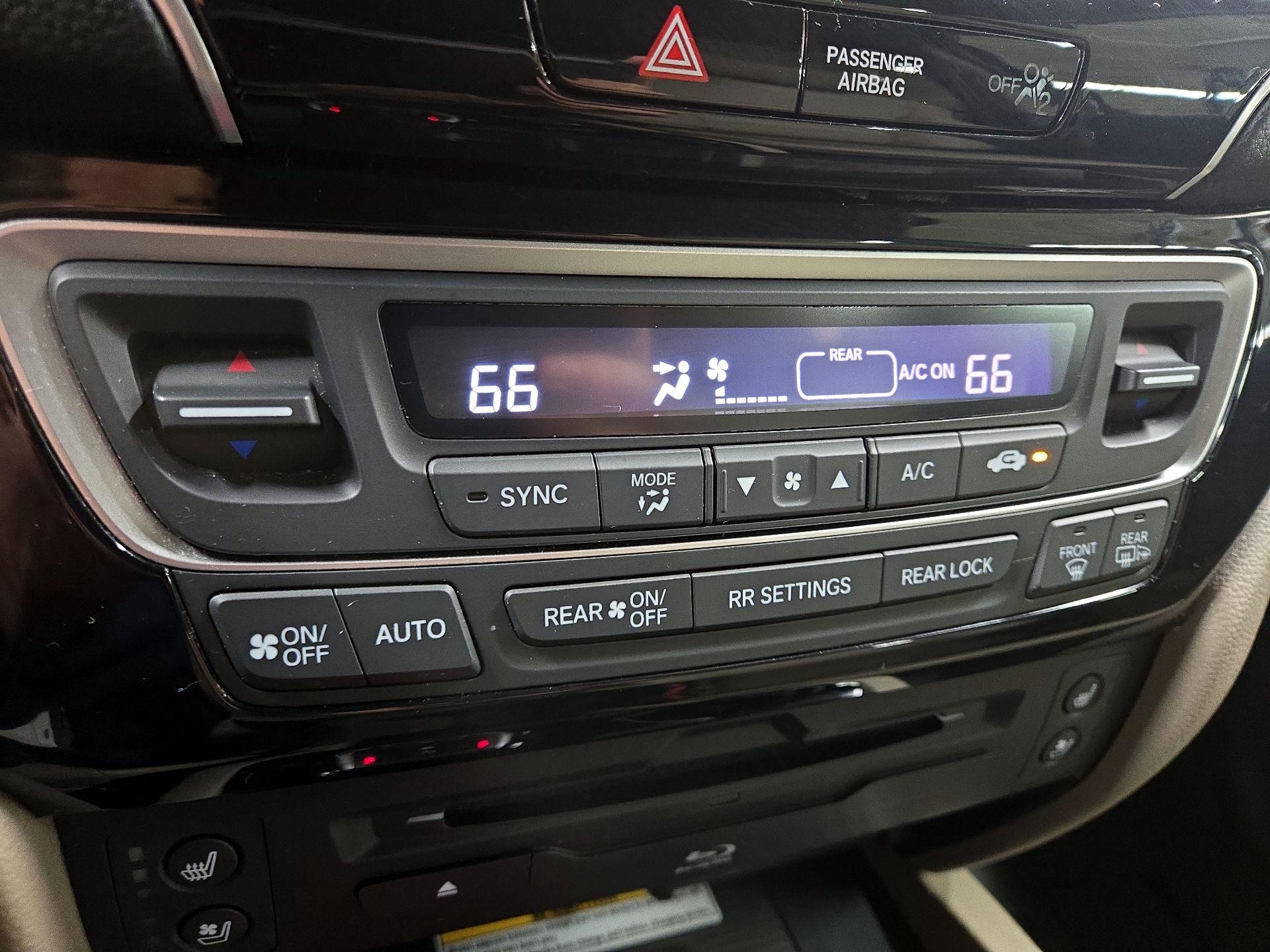 Thumbnail: 2019 Honda Pilot - 16