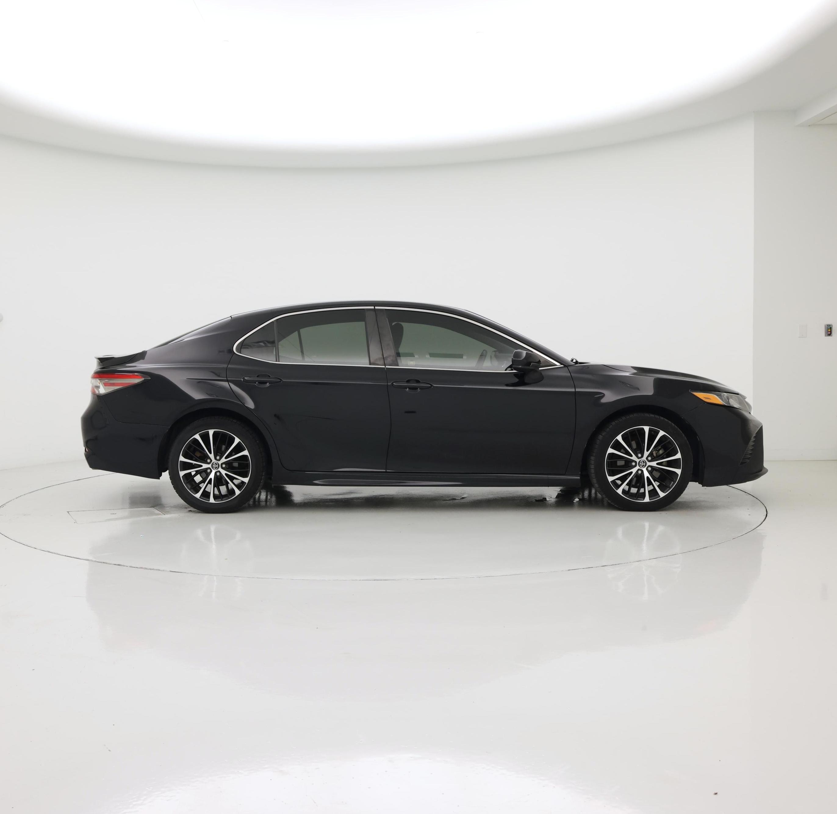 Thumbnail: 2018 Toyota Camry - 7