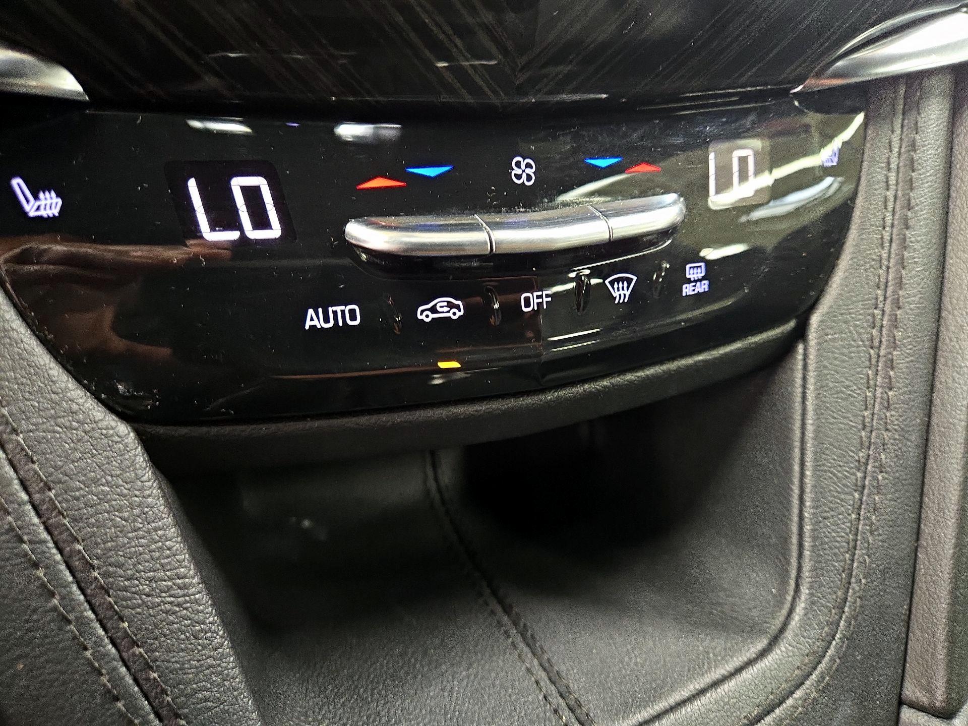 Thumbnail: 2022 Cadillac XT6 - 16