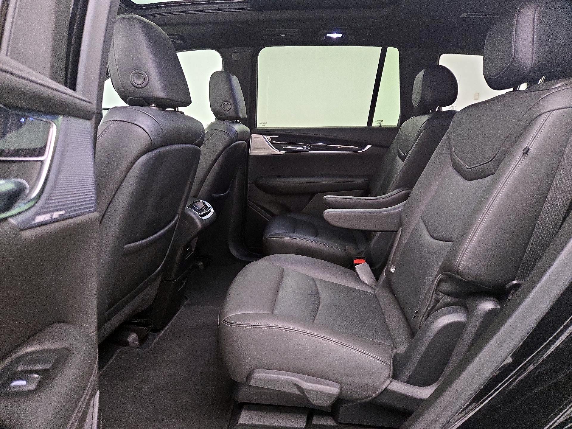 Thumbnail: 2022 Cadillac XT6 - 19