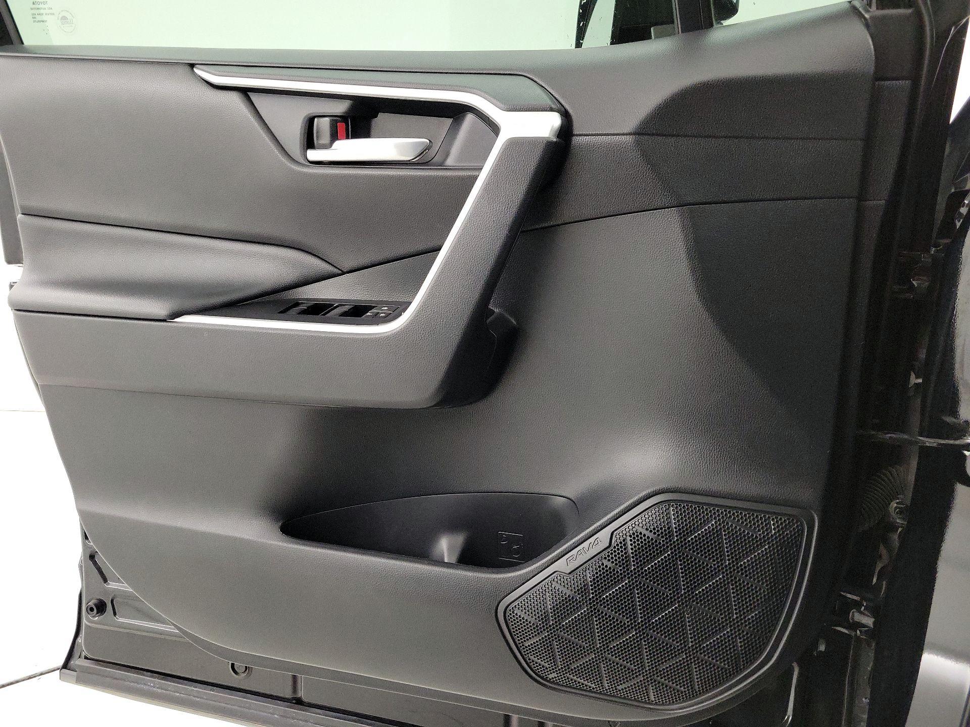 Thumbnail: 2021 Toyota RAV4 - 12