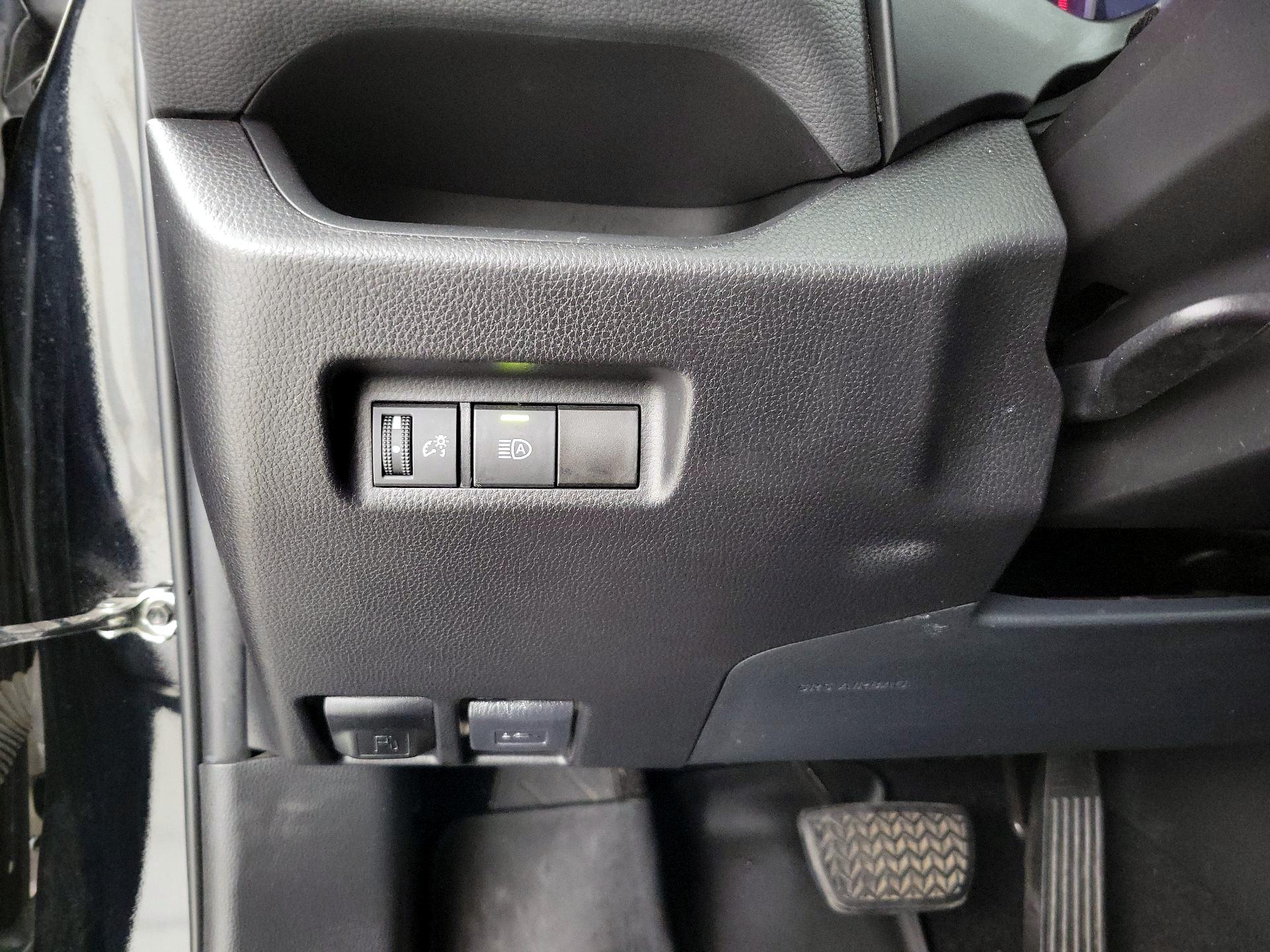 Thumbnail: 2021 Toyota RAV4 - 13