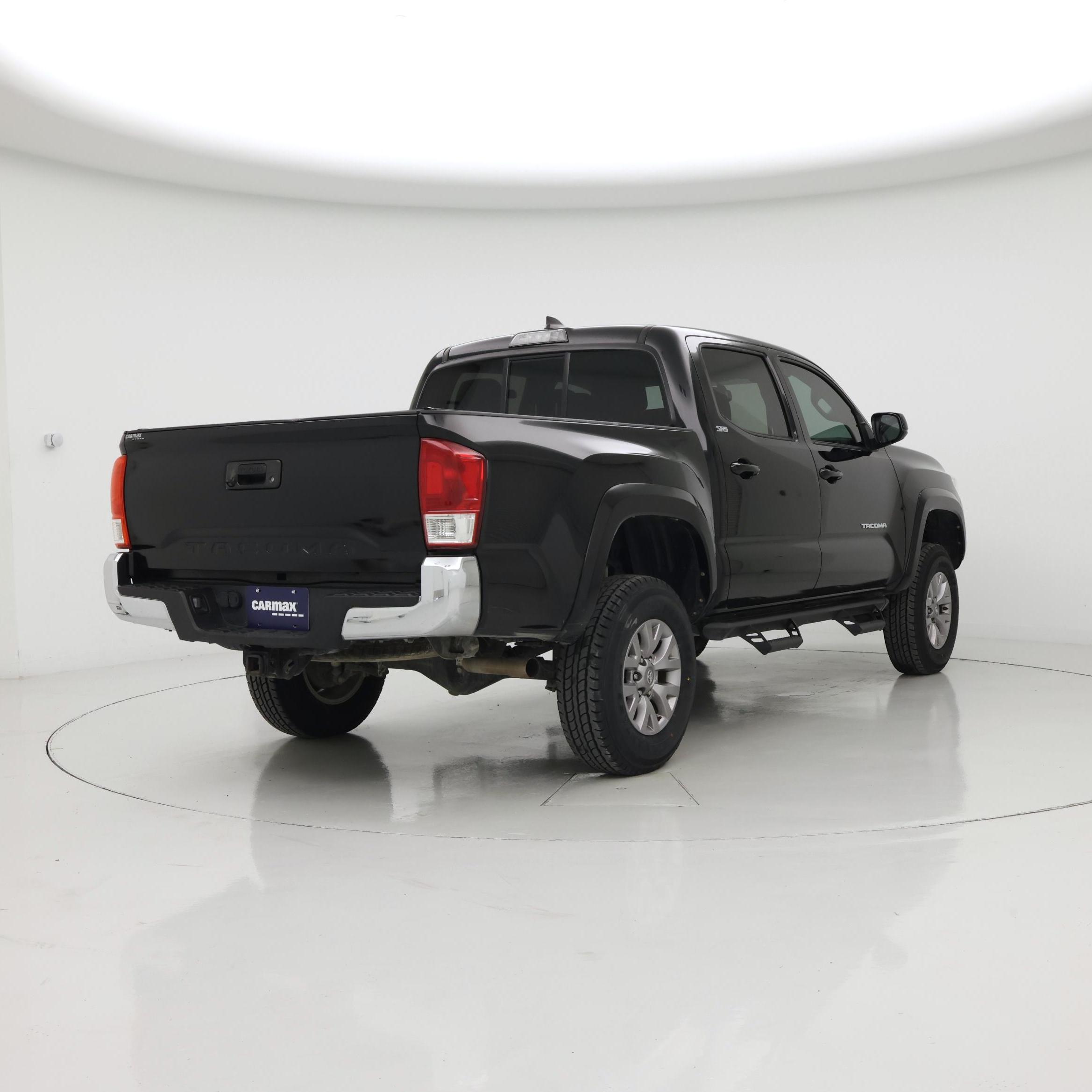 Thumbnail: 2017 Toyota Tacoma - 8