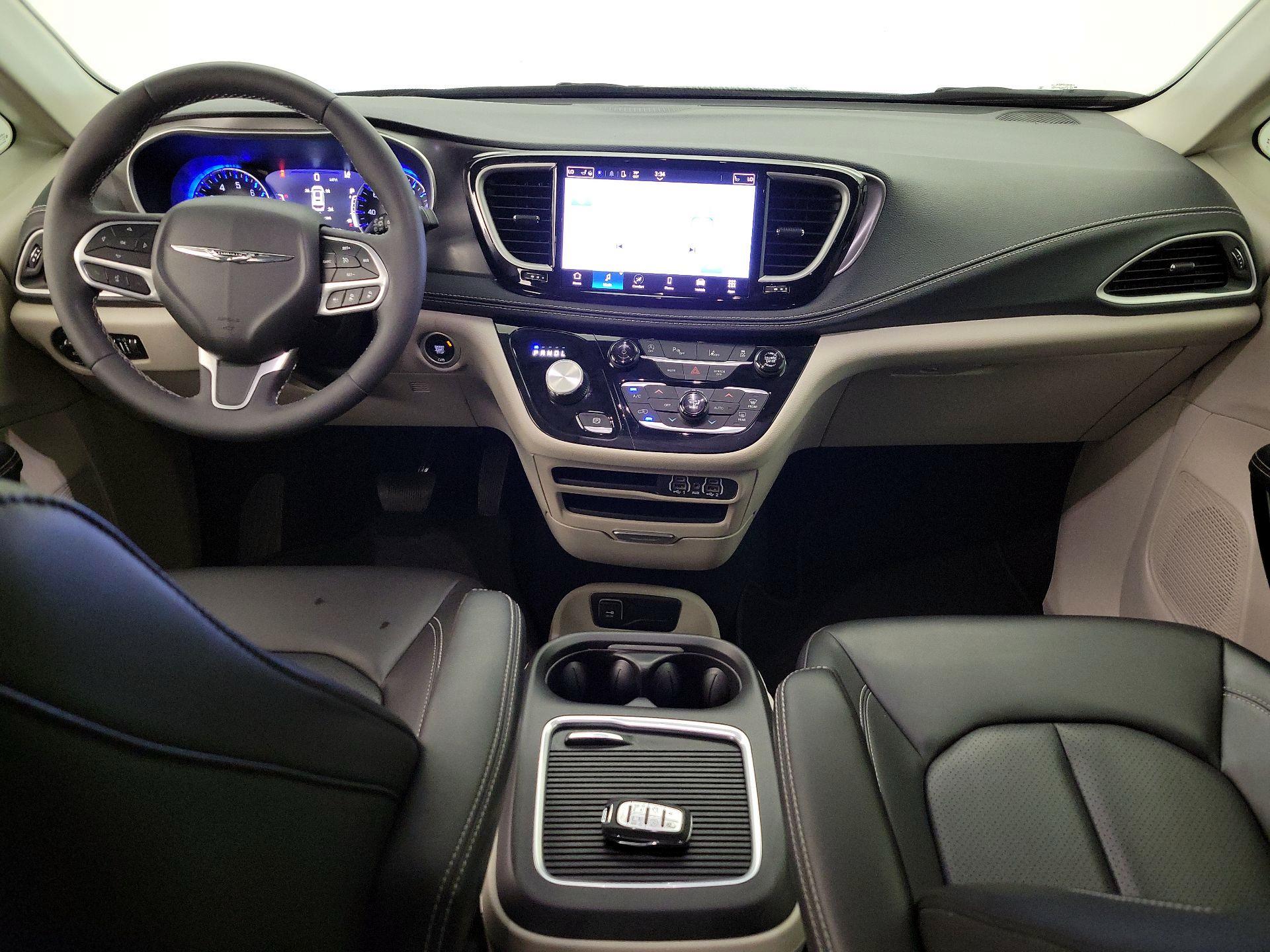 Thumbnail: 2023 Chrysler Pacifica - 9