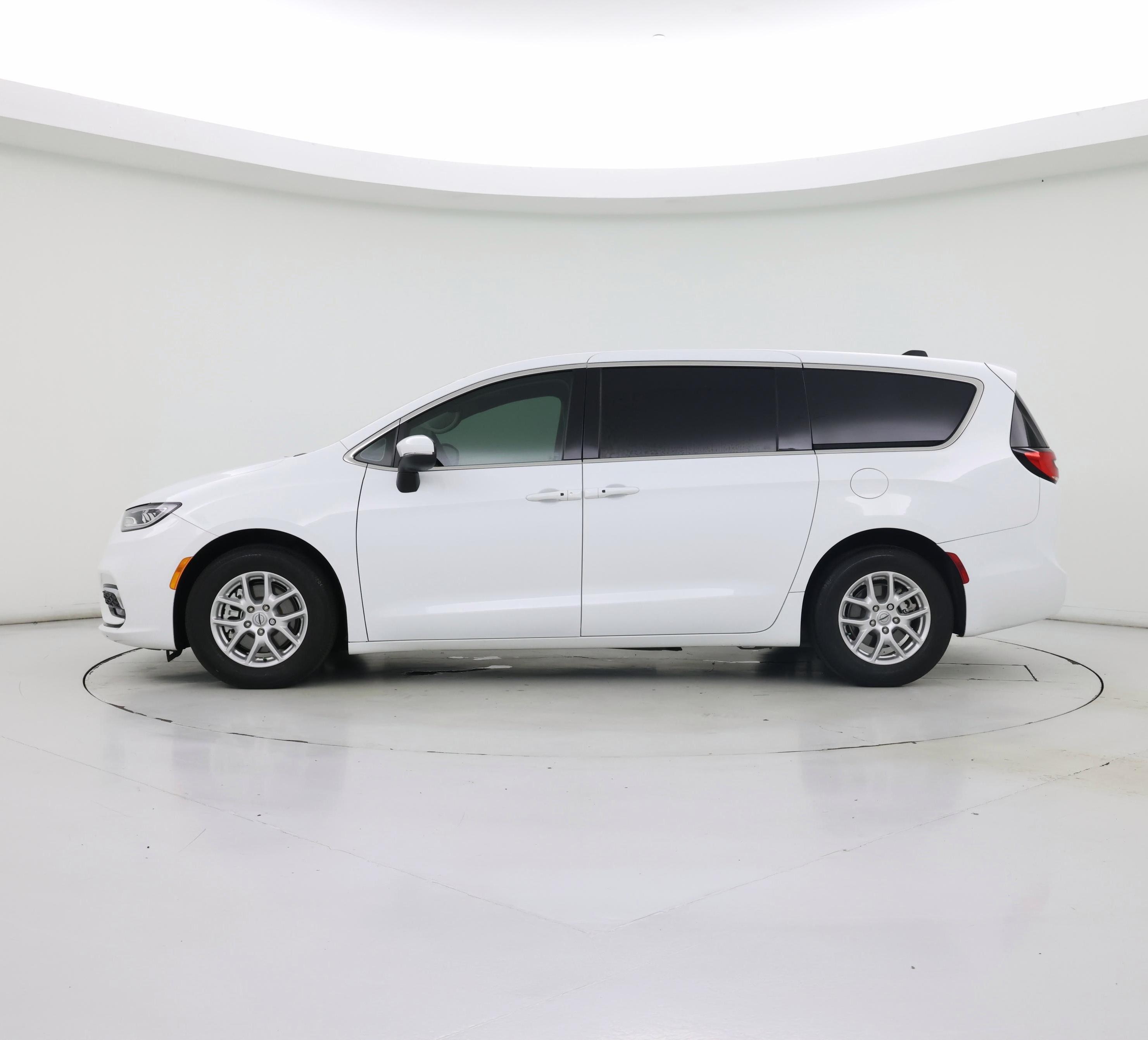 Thumbnail: 2023 Chrysler Pacifica - 3