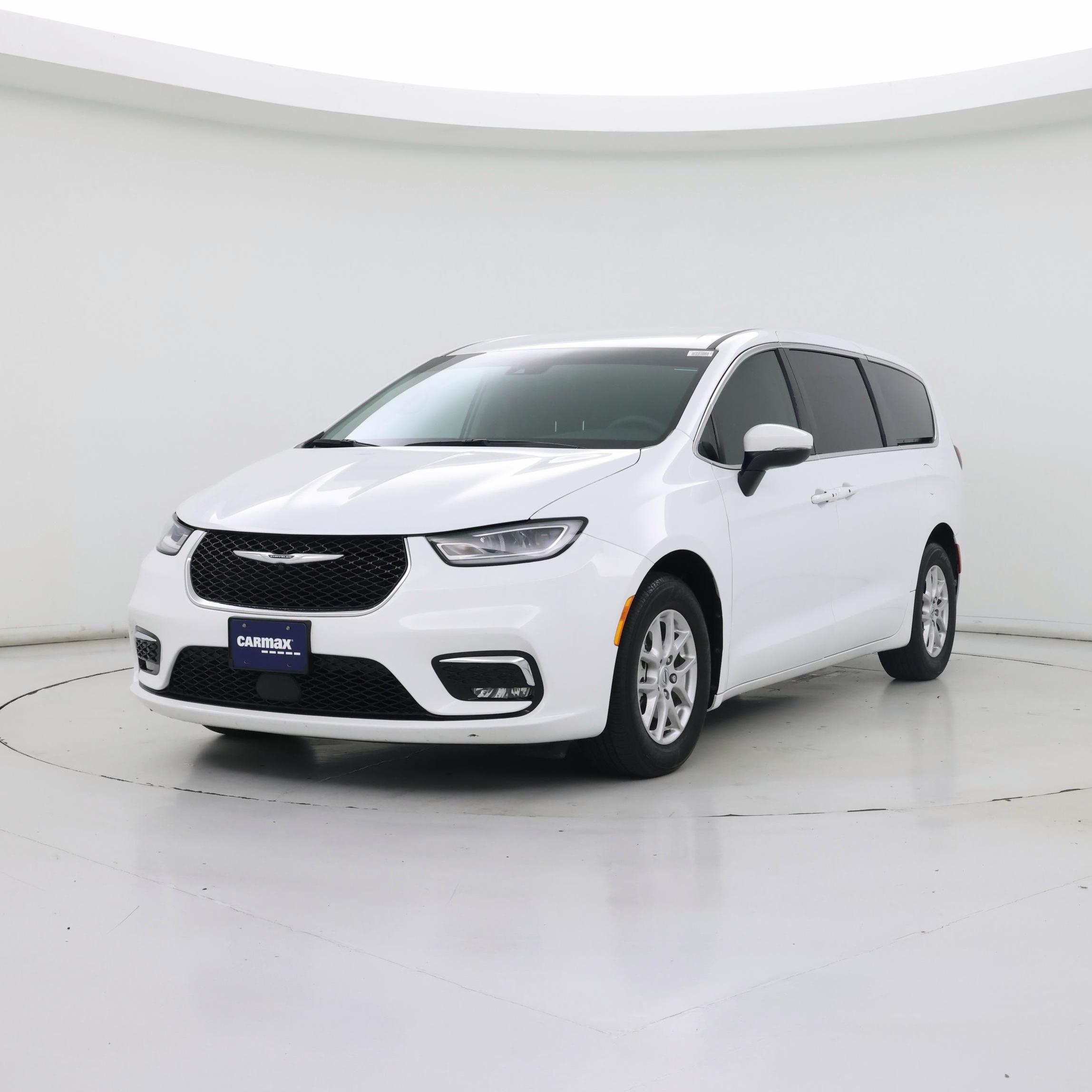 Thumbnail: 2023 Chrysler Pacifica - 4
