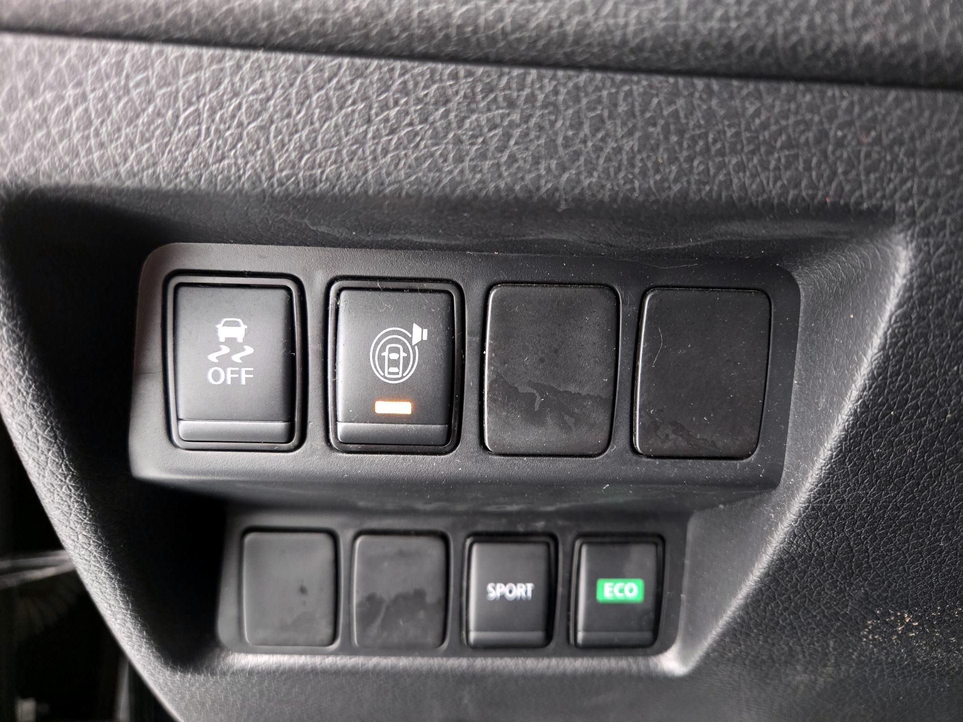 Thumbnail: 2017 Nissan Rogue - 13