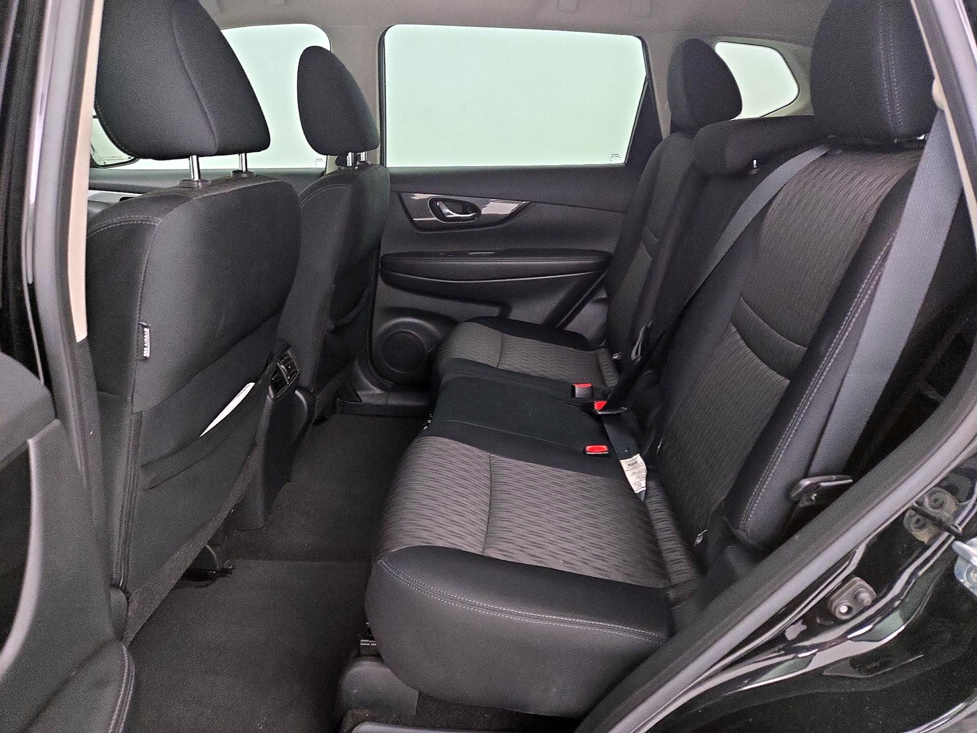 Thumbnail: 2017 Nissan Rogue - 19