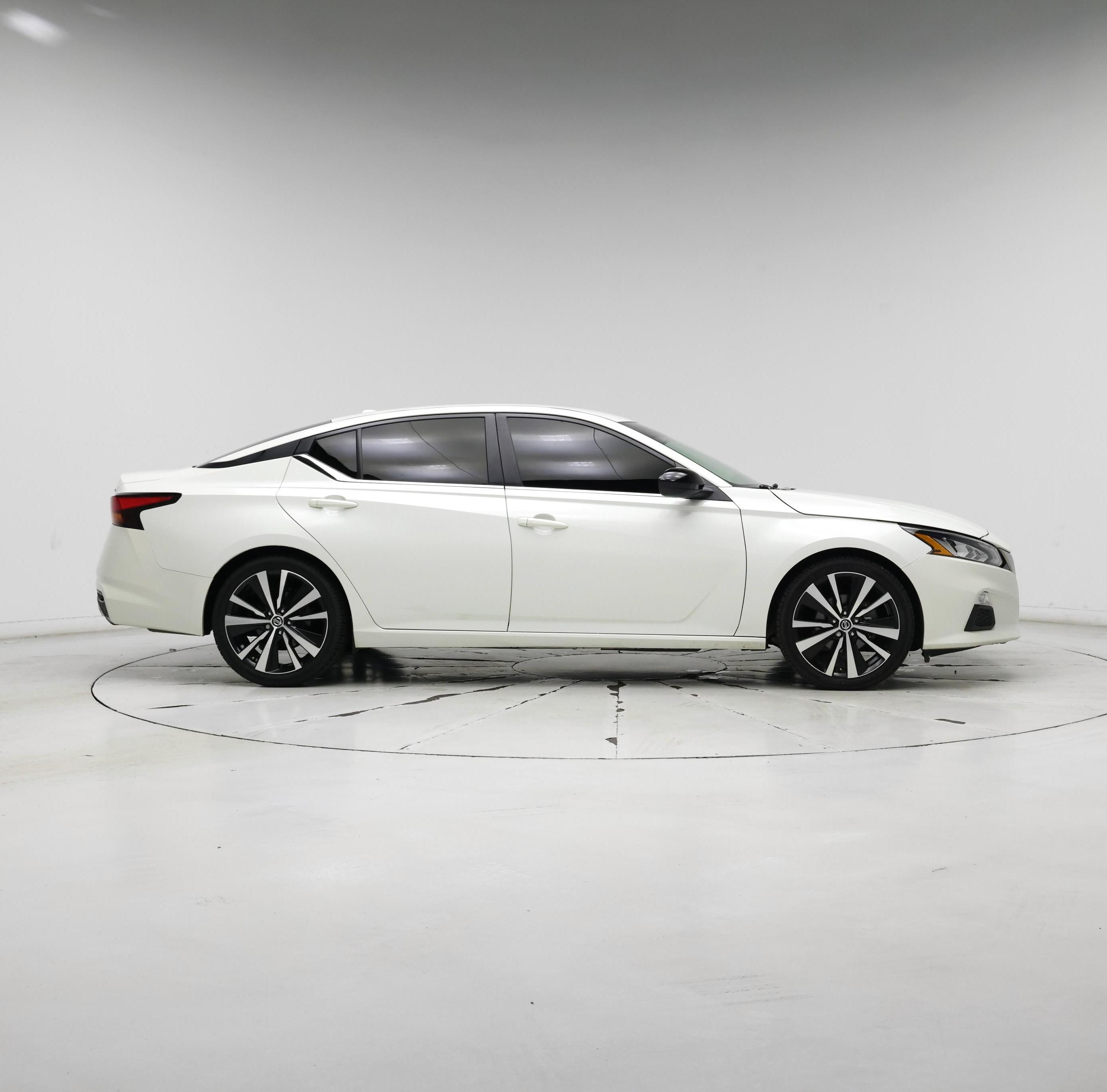 Thumbnail: 2021 Nissan Altima - 7