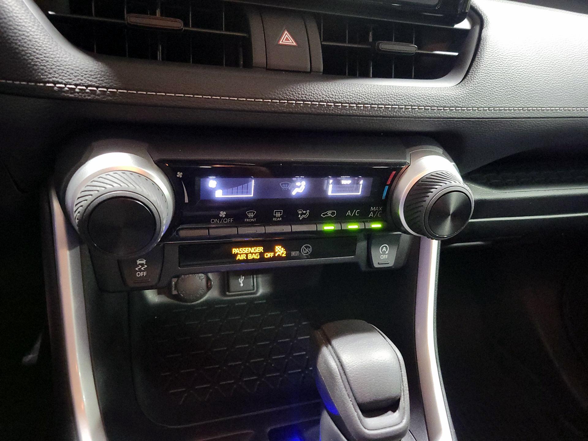 Thumbnail: 2021 Toyota RAV4 - 15