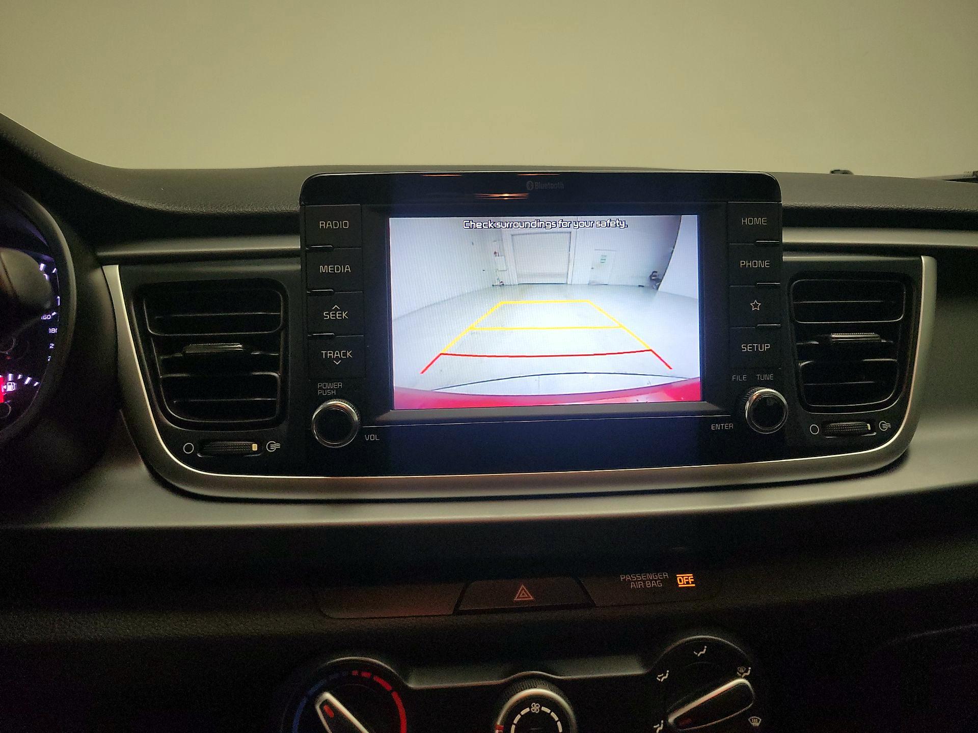 Thumbnail: 2019 Kia Rio - 14