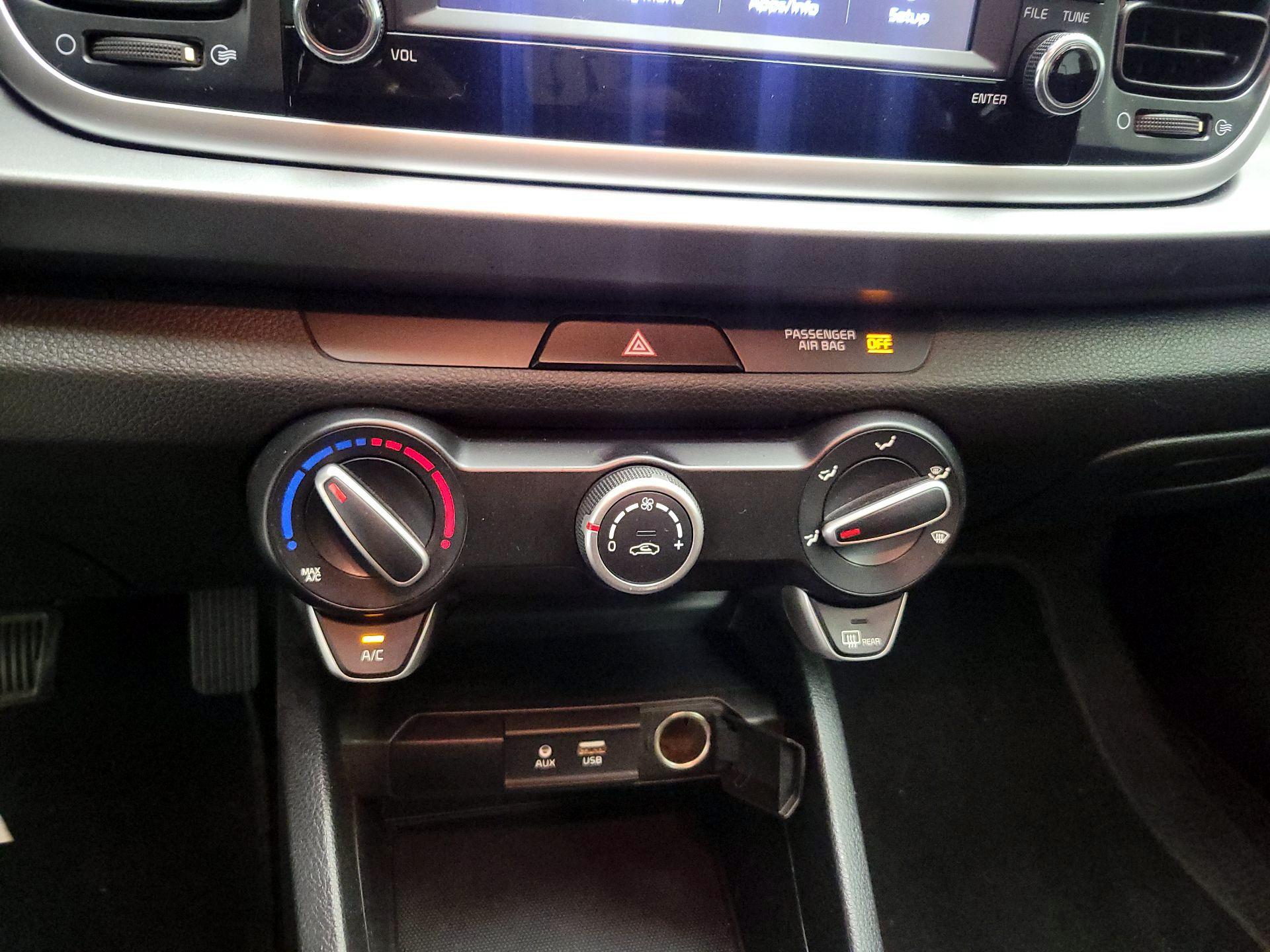 Thumbnail: 2019 Kia Rio - 16