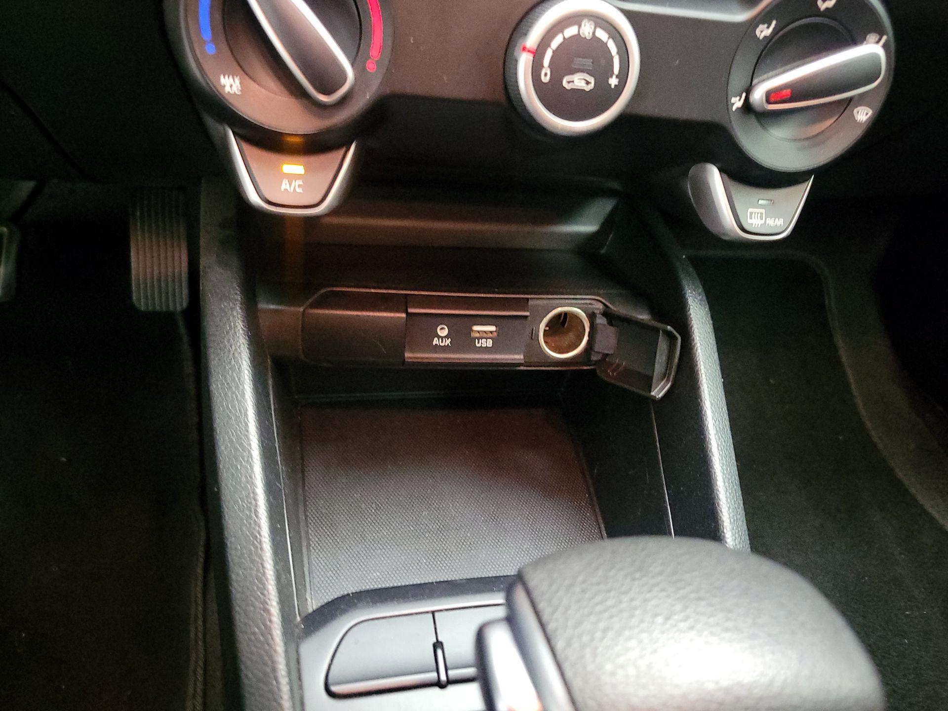 Thumbnail: 2019 Kia Rio - 18