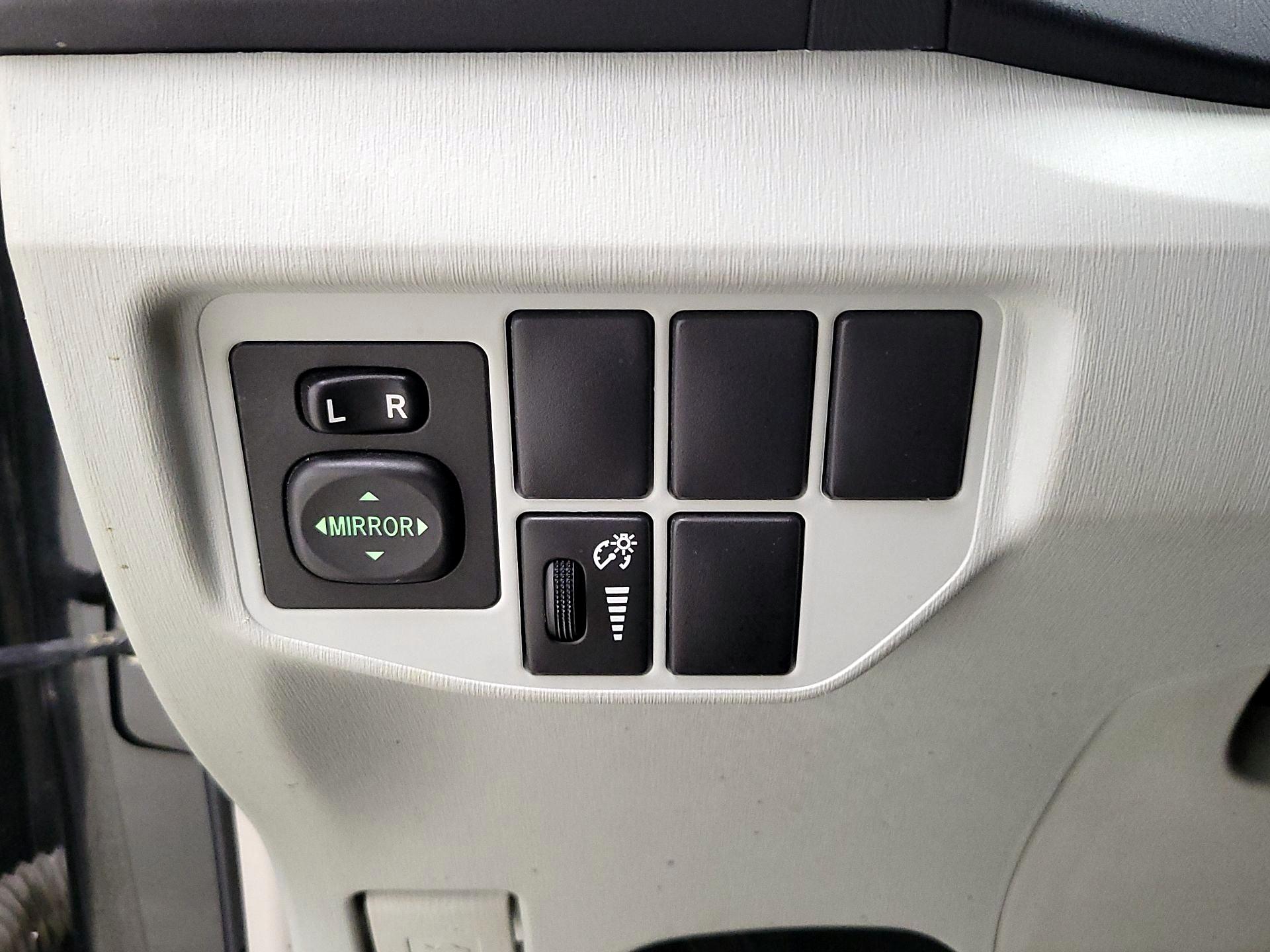 Thumbnail: 2014 Toyota Prius - 13