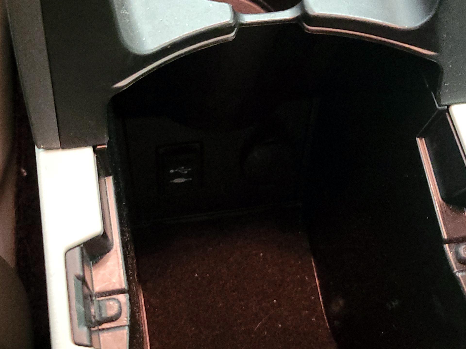Thumbnail: 2014 Toyota Prius - 18