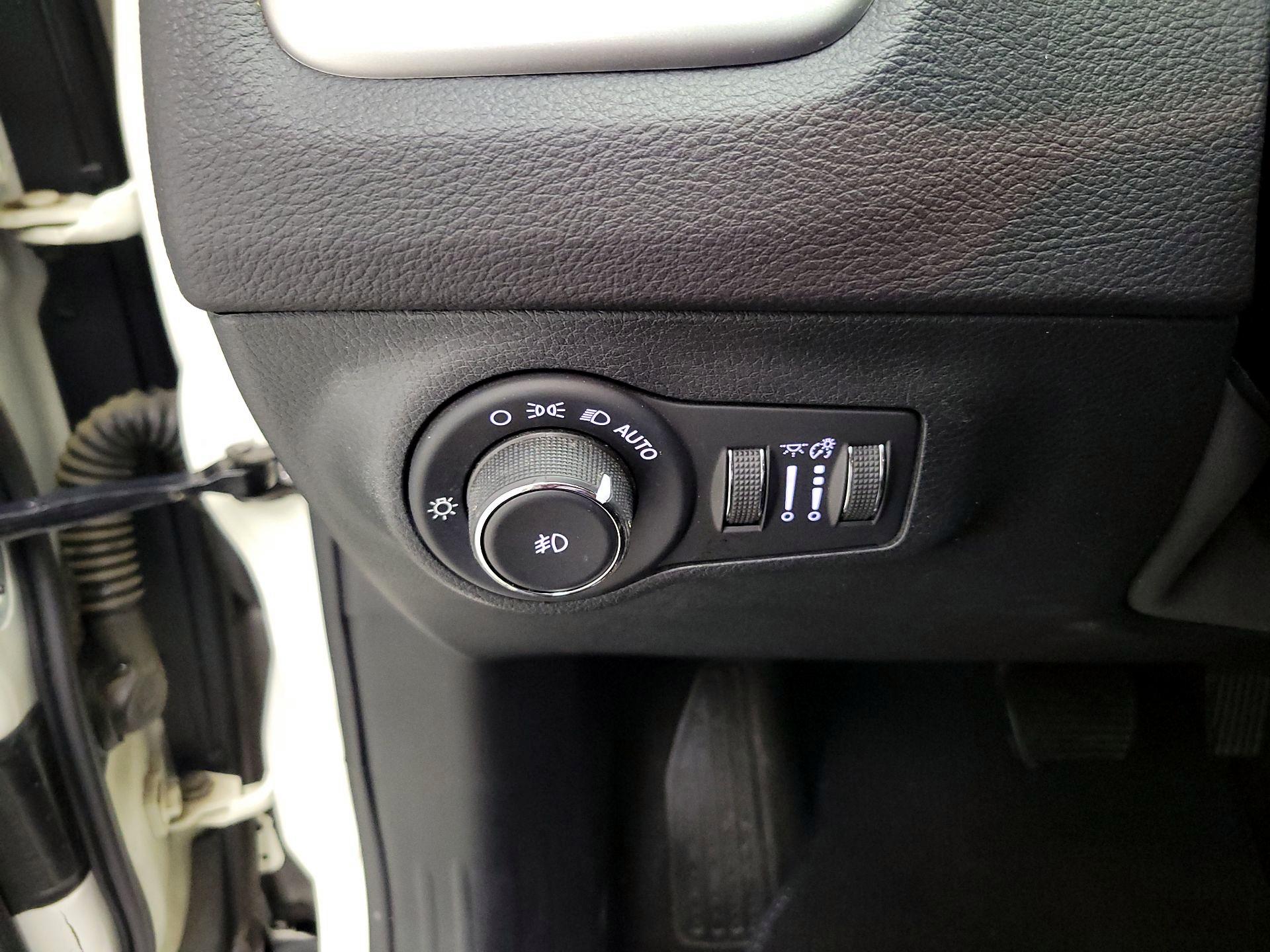Thumbnail: 2018 Jeep Compass - 13