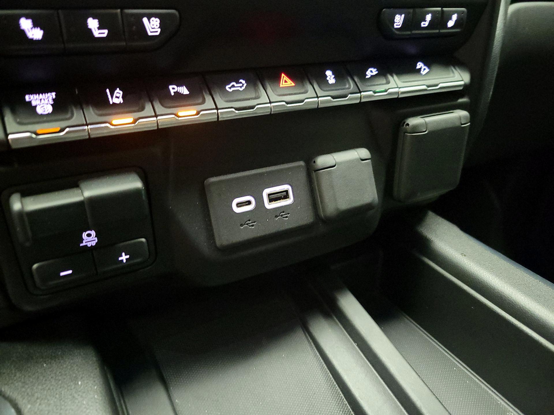 Thumbnail: 2020 GMC Sierra 3500 - 16