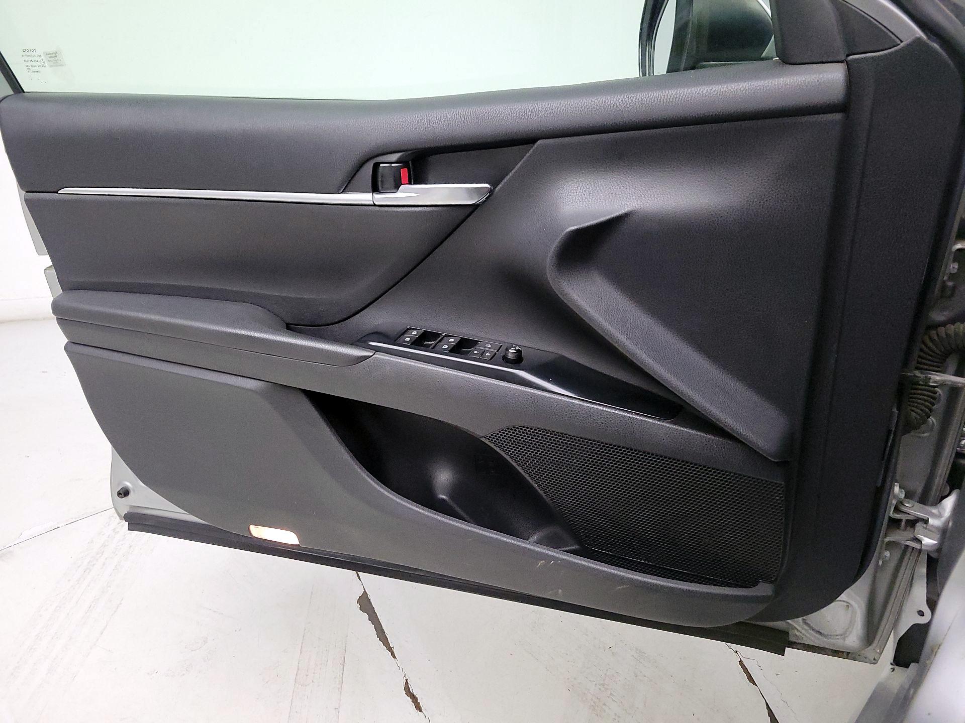 Thumbnail: 2019 Toyota Camry - 12