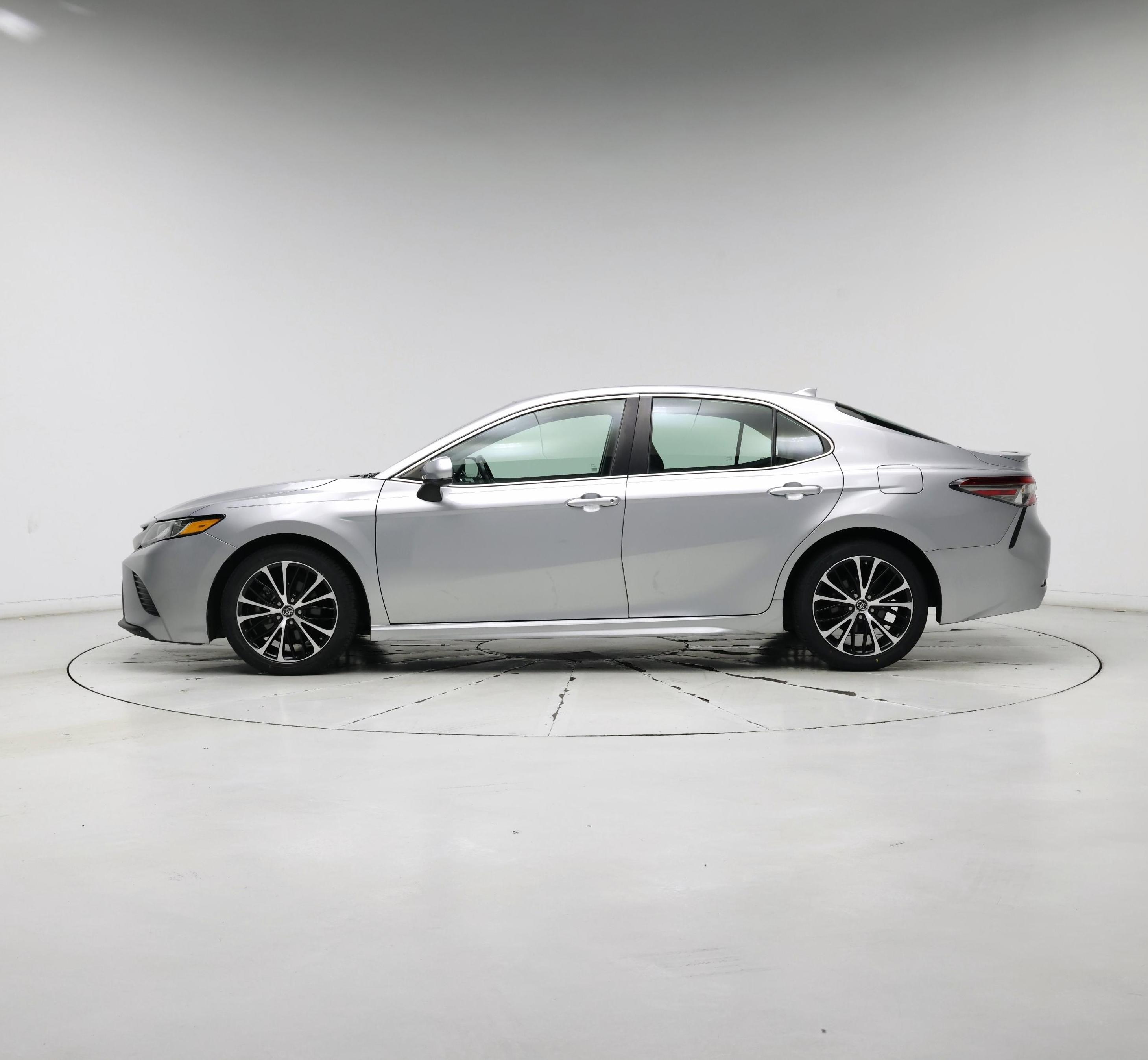 Thumbnail: 2019 Toyota Camry - 3