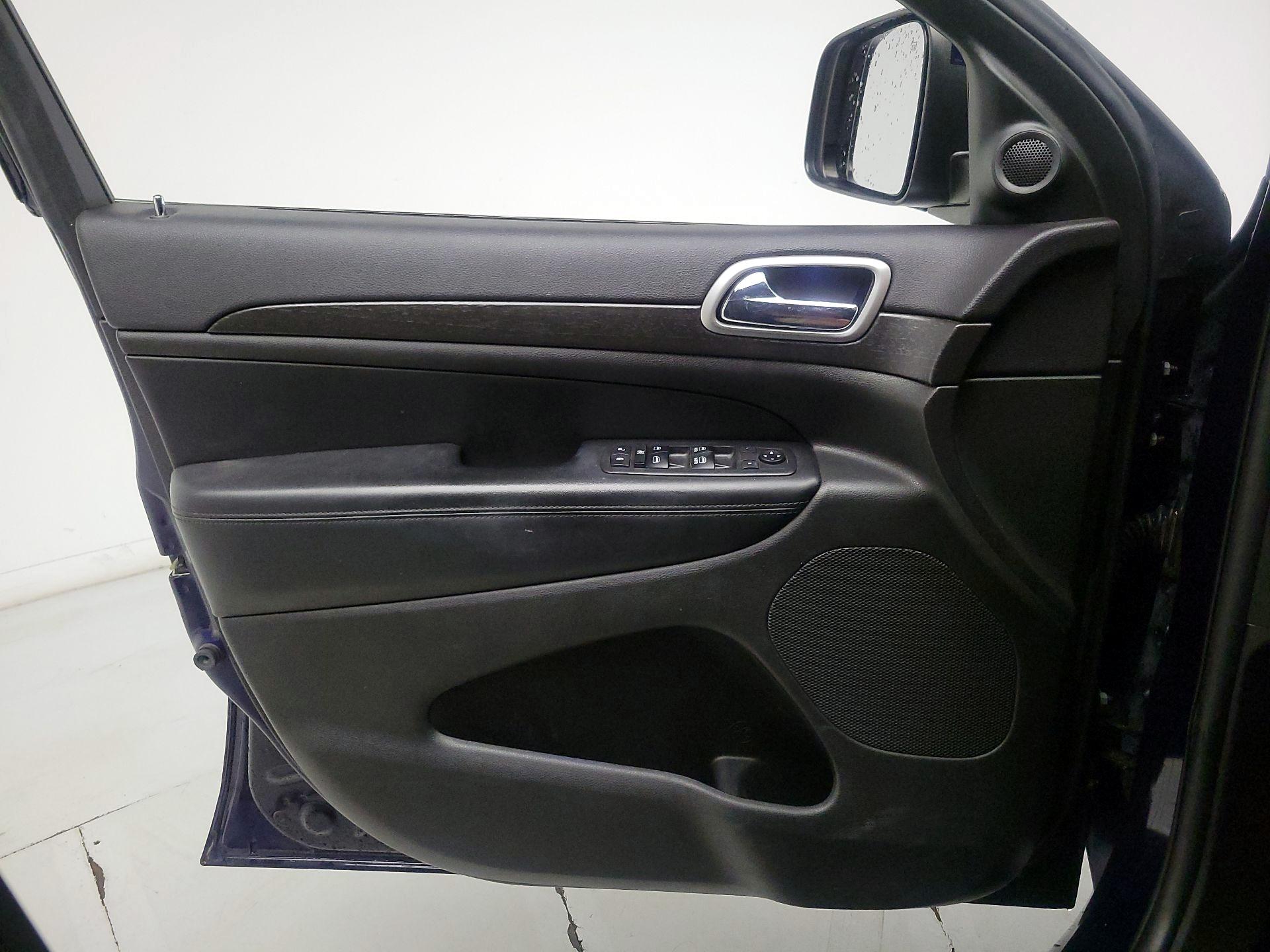 Thumbnail: 2018 Jeep Grand Cherokee - 12