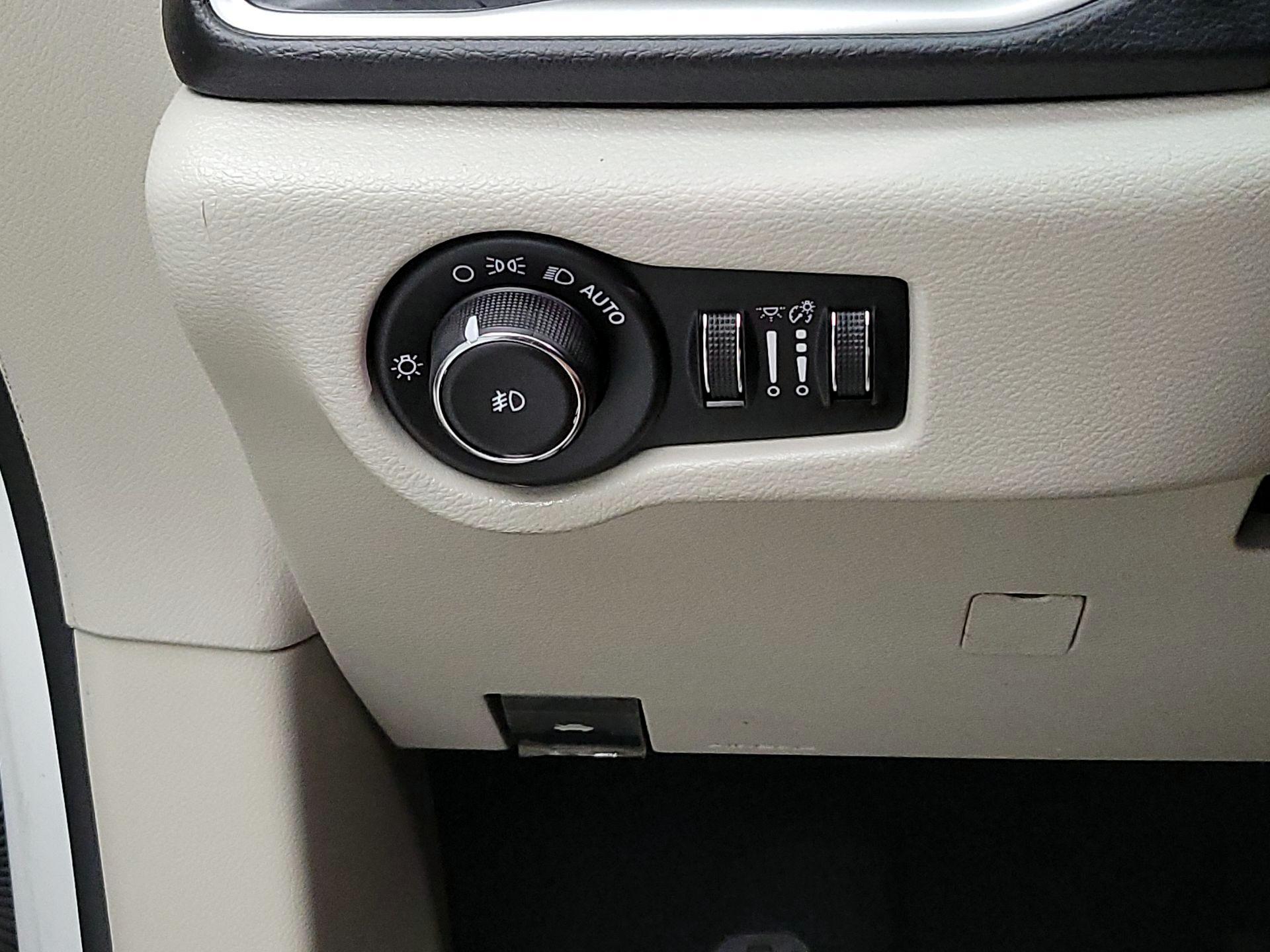 Thumbnail: 2017 Chrysler Pacifica - 13