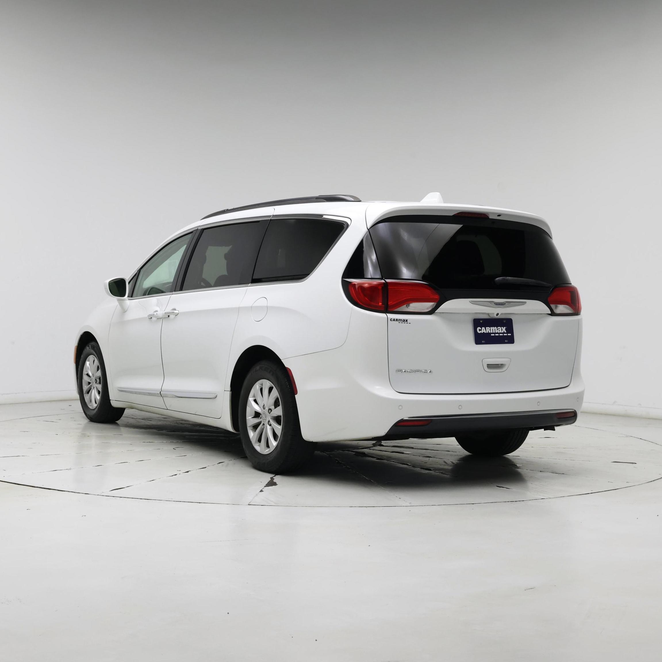Thumbnail: 2017 Chrysler Pacifica - 2