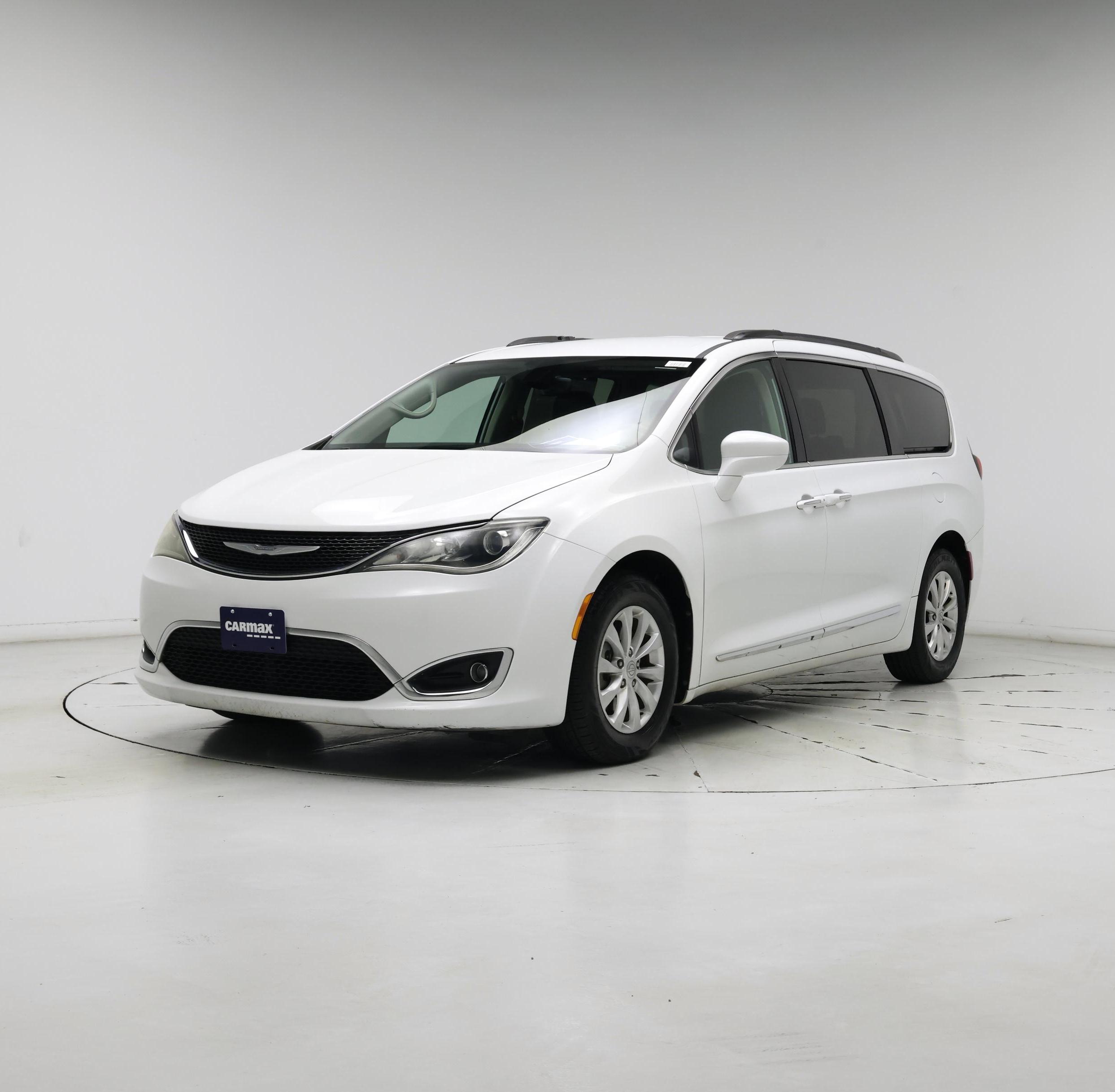 Thumbnail: 2017 Chrysler Pacifica - 4