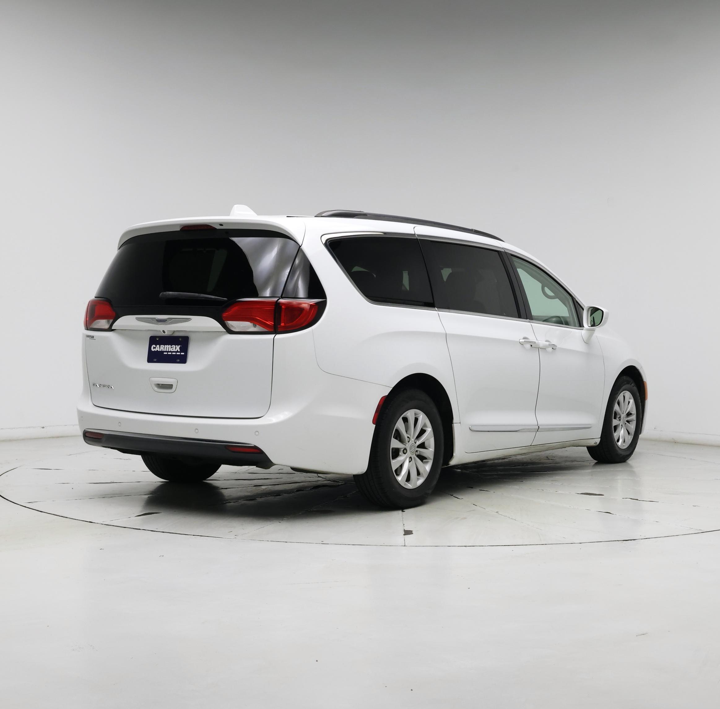 Thumbnail: 2017 Chrysler Pacifica - 8