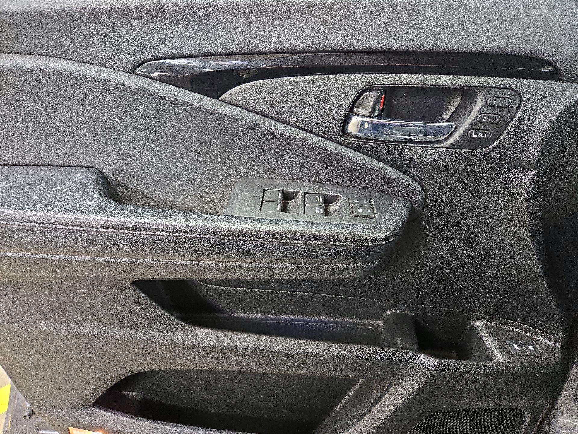 Thumbnail: 2016 Honda Pilot - 12