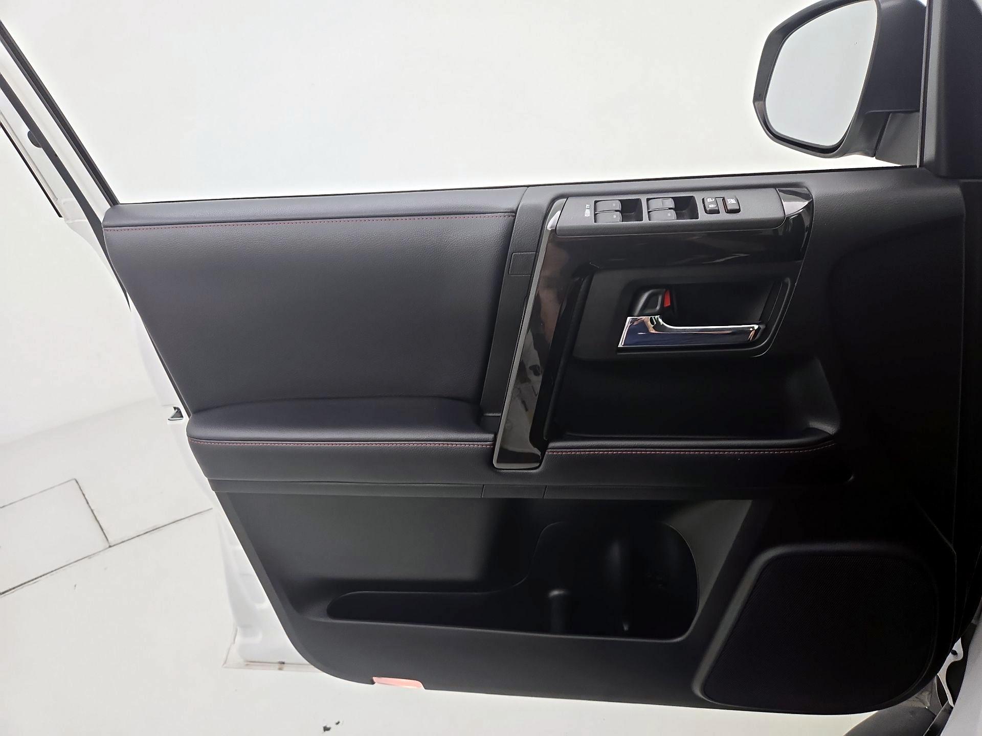Thumbnail: 2019 Toyota 4Runner - 12