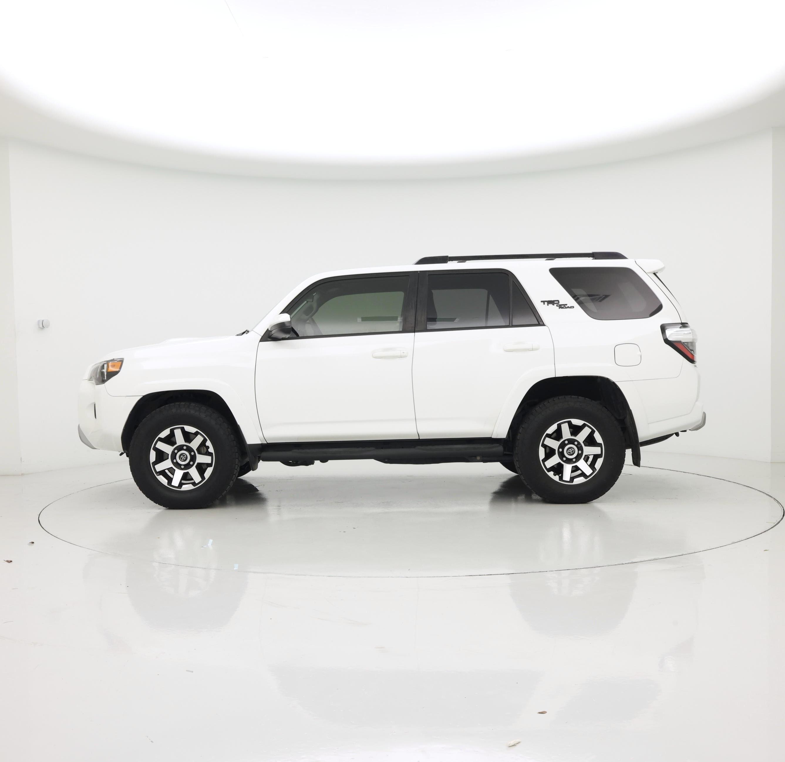 Thumbnail: 2019 Toyota 4Runner - 3